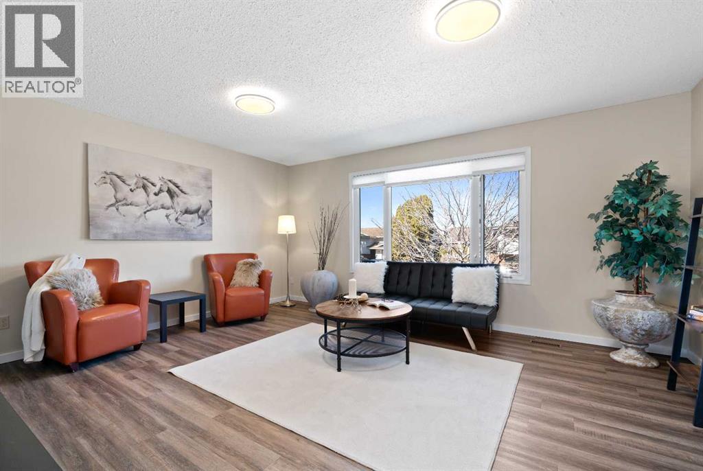 25 Seven Persons Crescent Sw, Medicine Hat, Alberta  T1B 2A6 - Photo 8 - A2295812