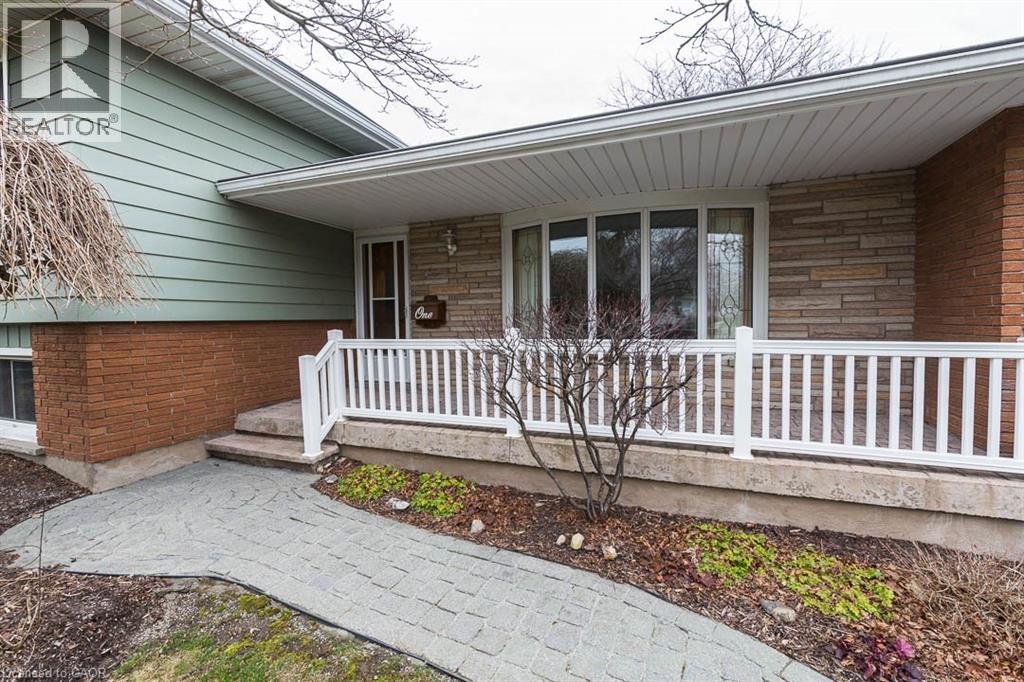 1 Heather Court, Welland, Ontario  L3C 4P6 - Photo 2 - 40817835