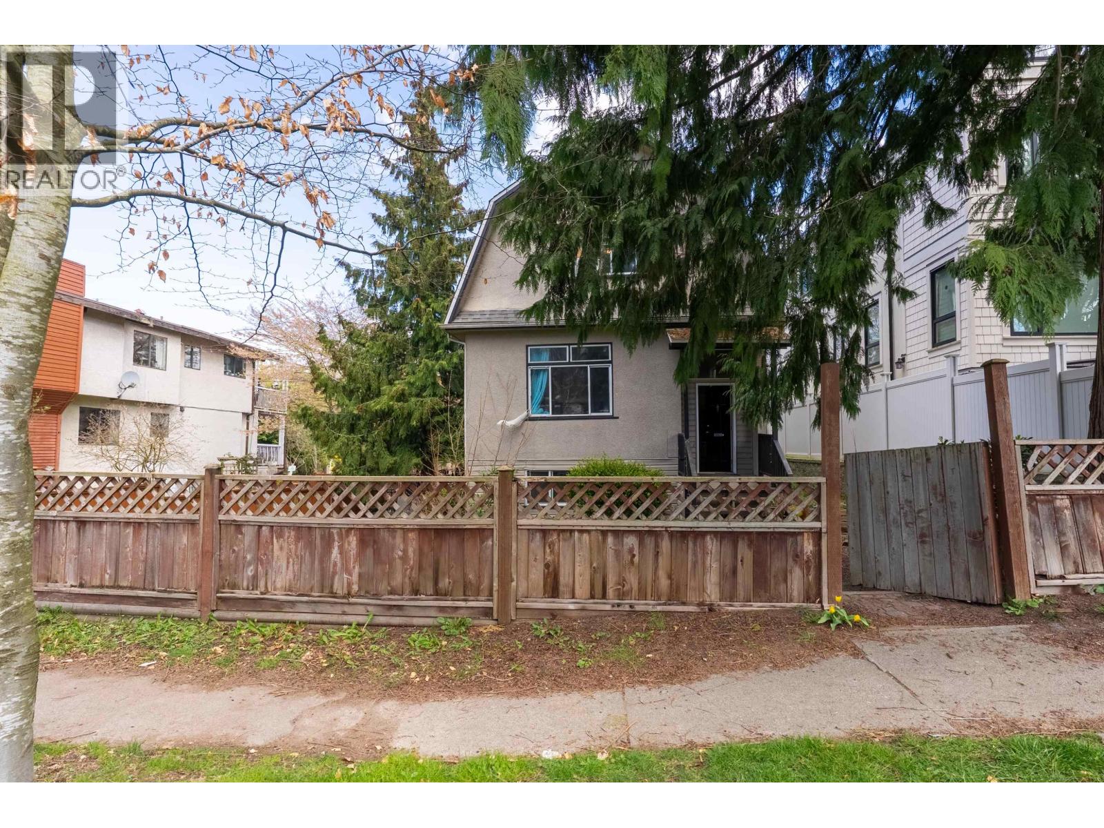 2703 Ward Street, Vancouver, British Columbia V5R 4S7 - Photo 4 - R3108935