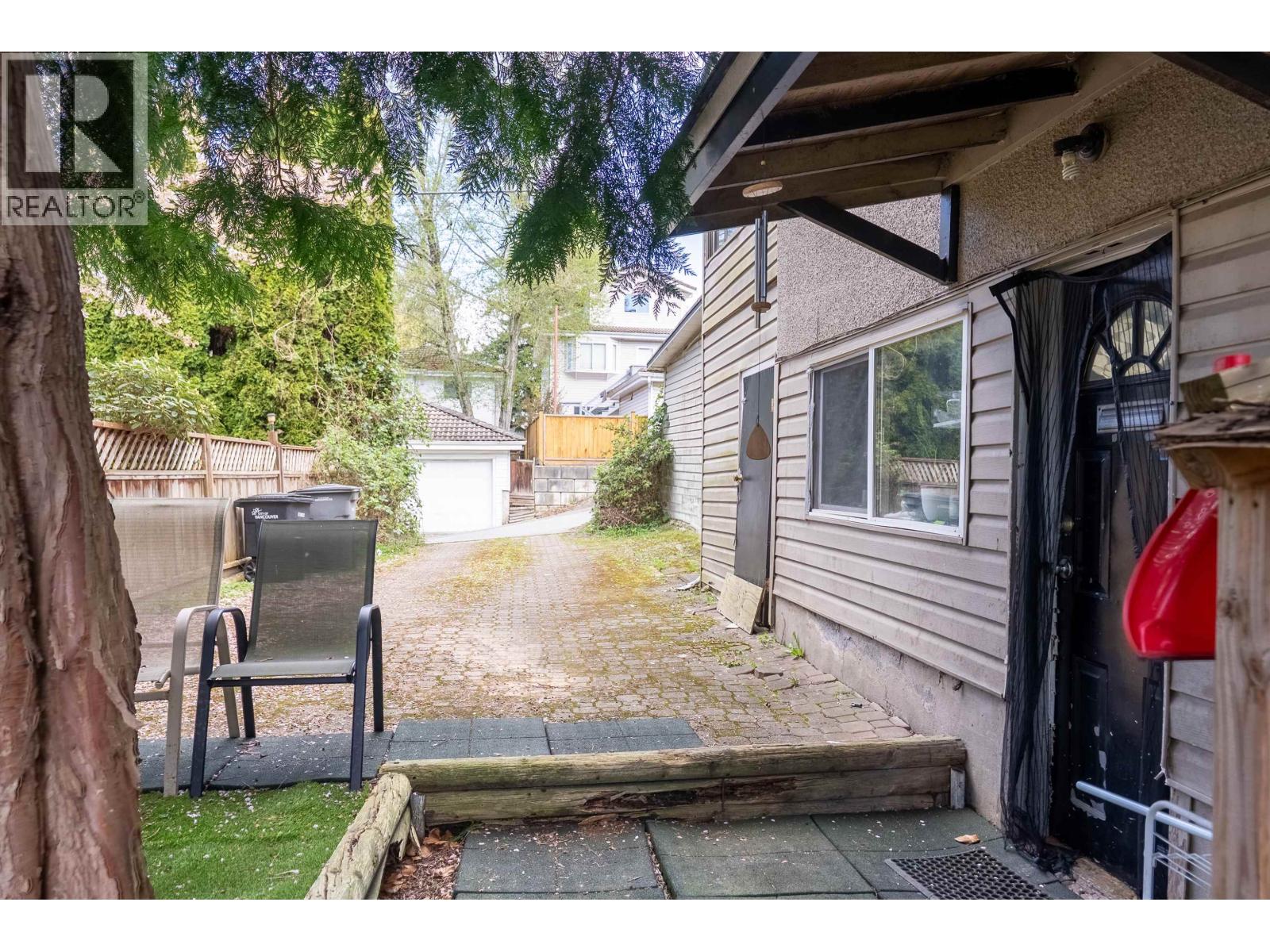 2703 Ward Street, Vancouver, British Columbia  V5R 4S7 - Photo 4 - R3108842