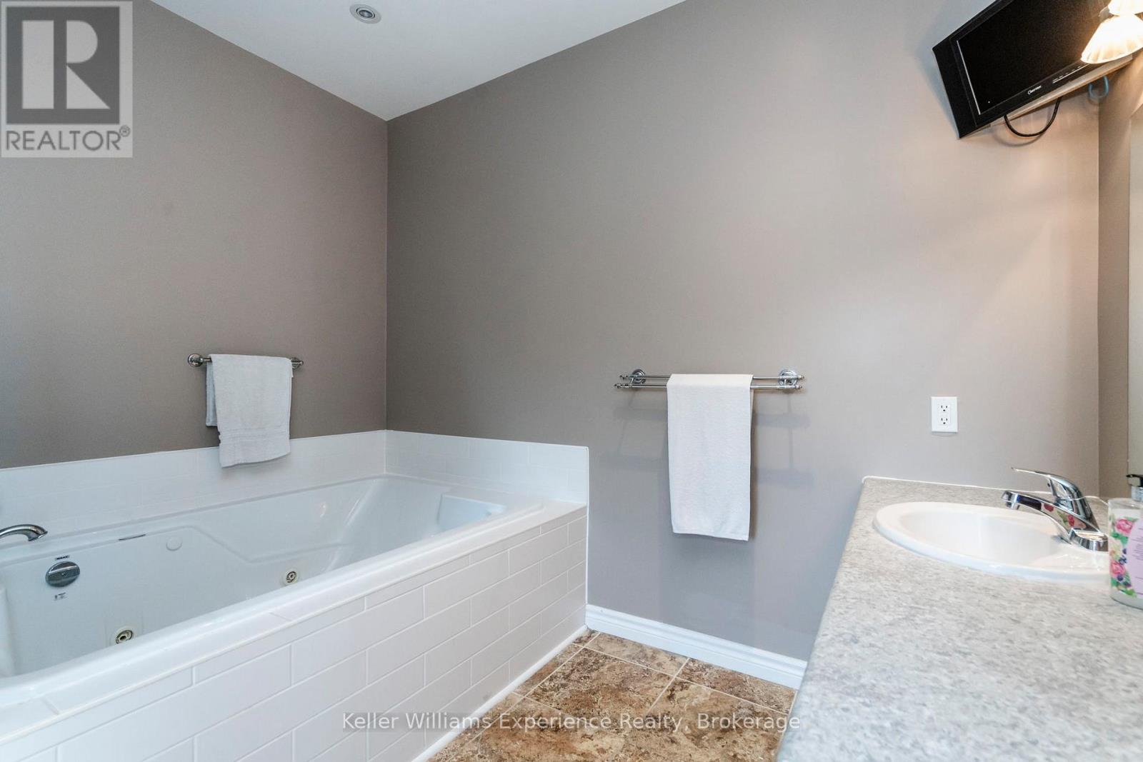 2777 Old Fort Road, Tay, Ontario  L4R 4K3 - Photo 15 - S12976186