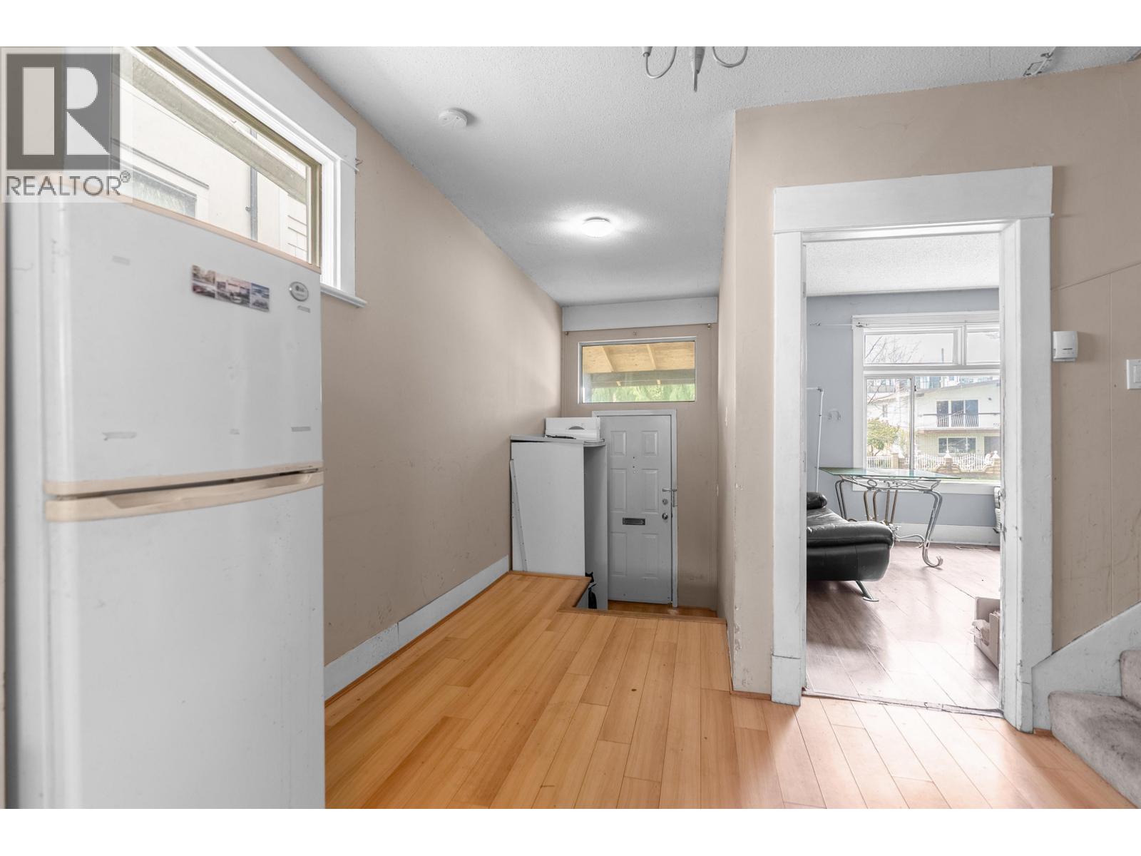 2703 Ward Street, Vancouver, British Columbia  V5R 4S7 - Photo 5 - R3108842