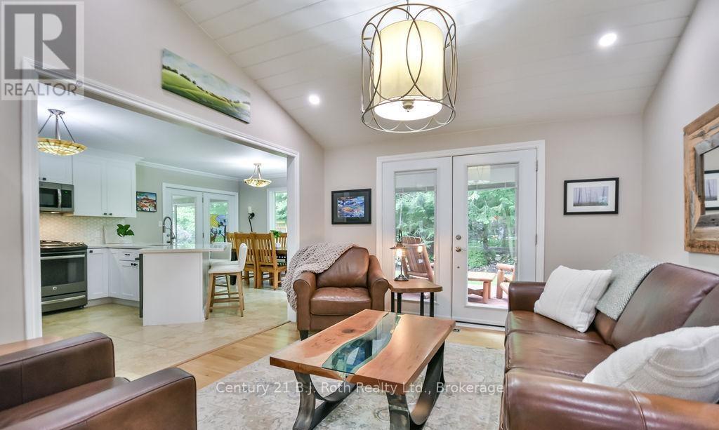 1 Blackcomb Drive, Oro-Medonte, Ontario  L0K 1E0 - Photo 10 - S12976542