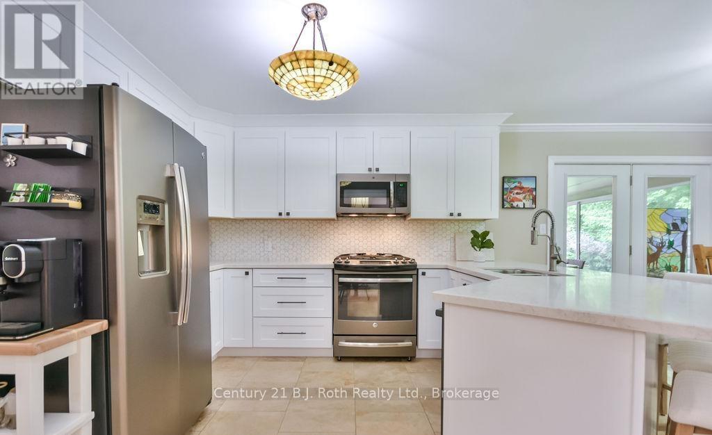 1 Blackcomb Drive, Oro-Medonte, Ontario  L0K 1E0 - Photo 12 - S12976542