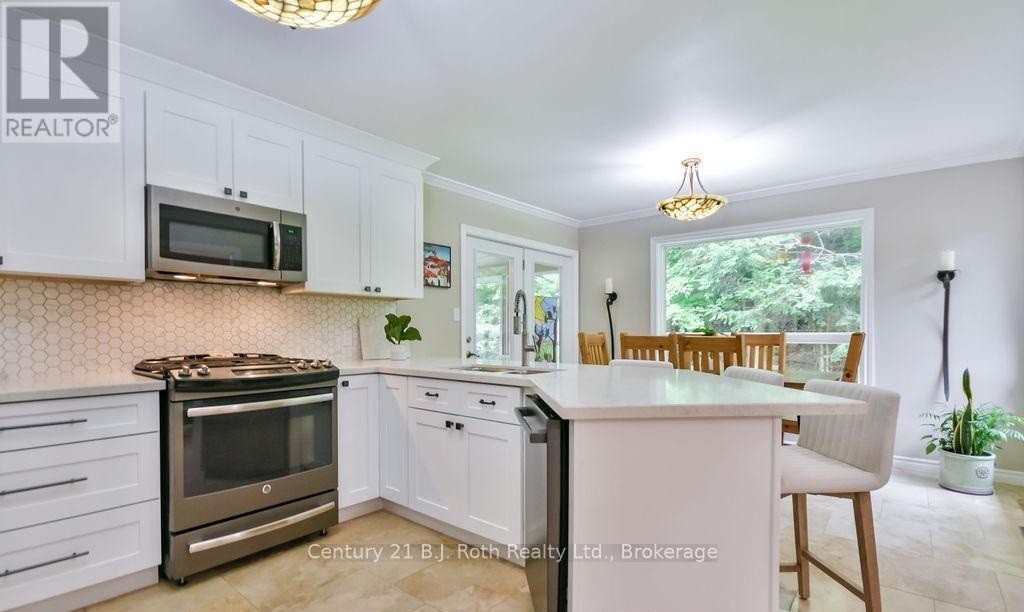 1 Blackcomb Drive, Oro-Medonte, Ontario  L0K 1E0 - Photo 13 - S12976542