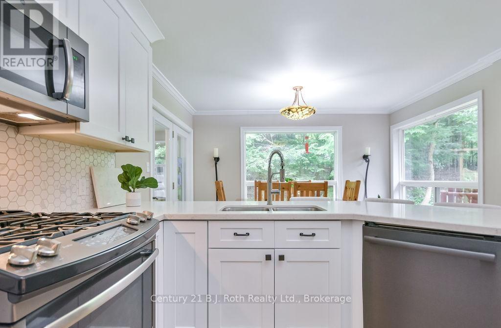 1 Blackcomb Drive, Oro-Medonte, Ontario  L0K 1E0 - Photo 14 - S12976542