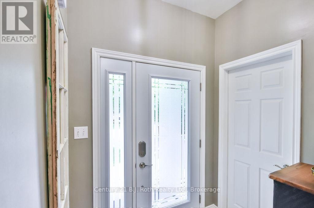 1 Blackcomb Drive, Oro-Medonte, Ontario  L0K 1E0 - Photo 4 - S12976542