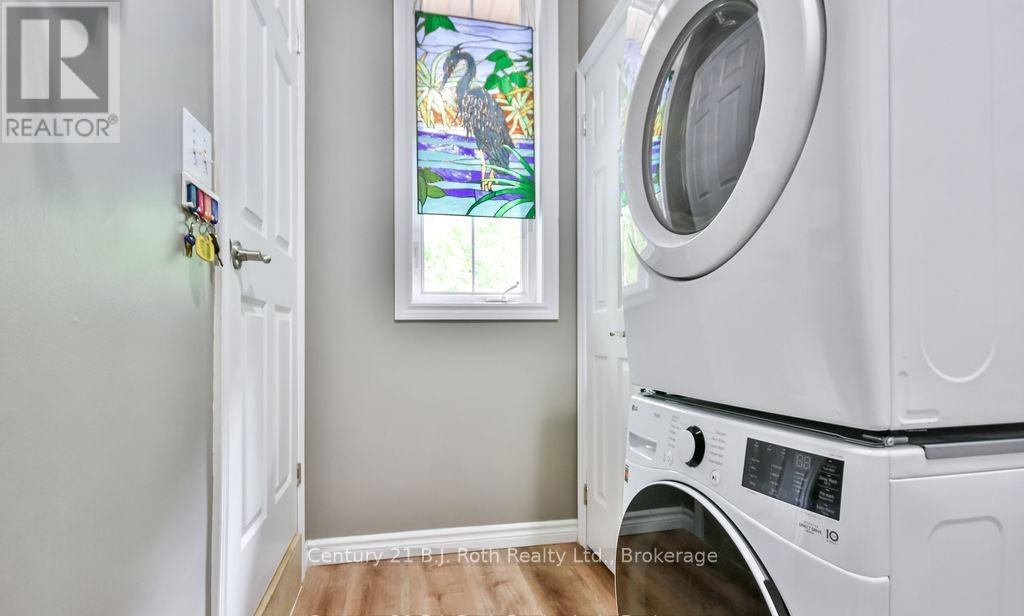 1 Blackcomb Drive, Oro-Medonte, Ontario  L0K 1E0 - Photo 5 - S12976542