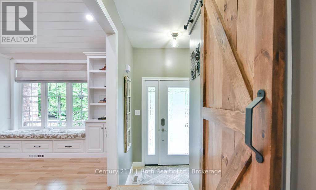 1 Blackcomb Drive, Oro-Medonte, Ontario  L0K 1E0 - Photo 7 - S12976542