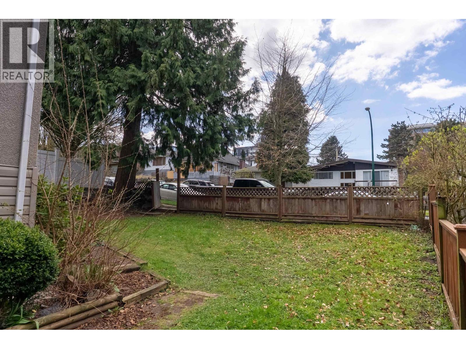 2703 Ward Street, Vancouver, British Columbia  V5R 4S7 - Photo 3 - R3108842