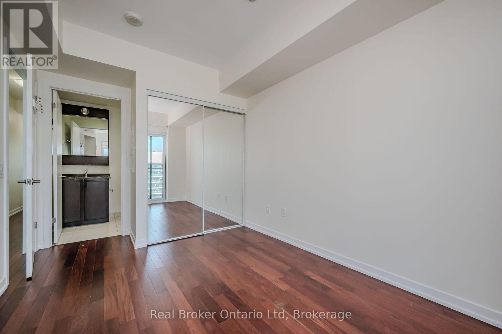 2104 - 2560 Eglinton Avenue W, Mississauga, Ontario  L5M 0Y3 - Photo 17 - W12976316