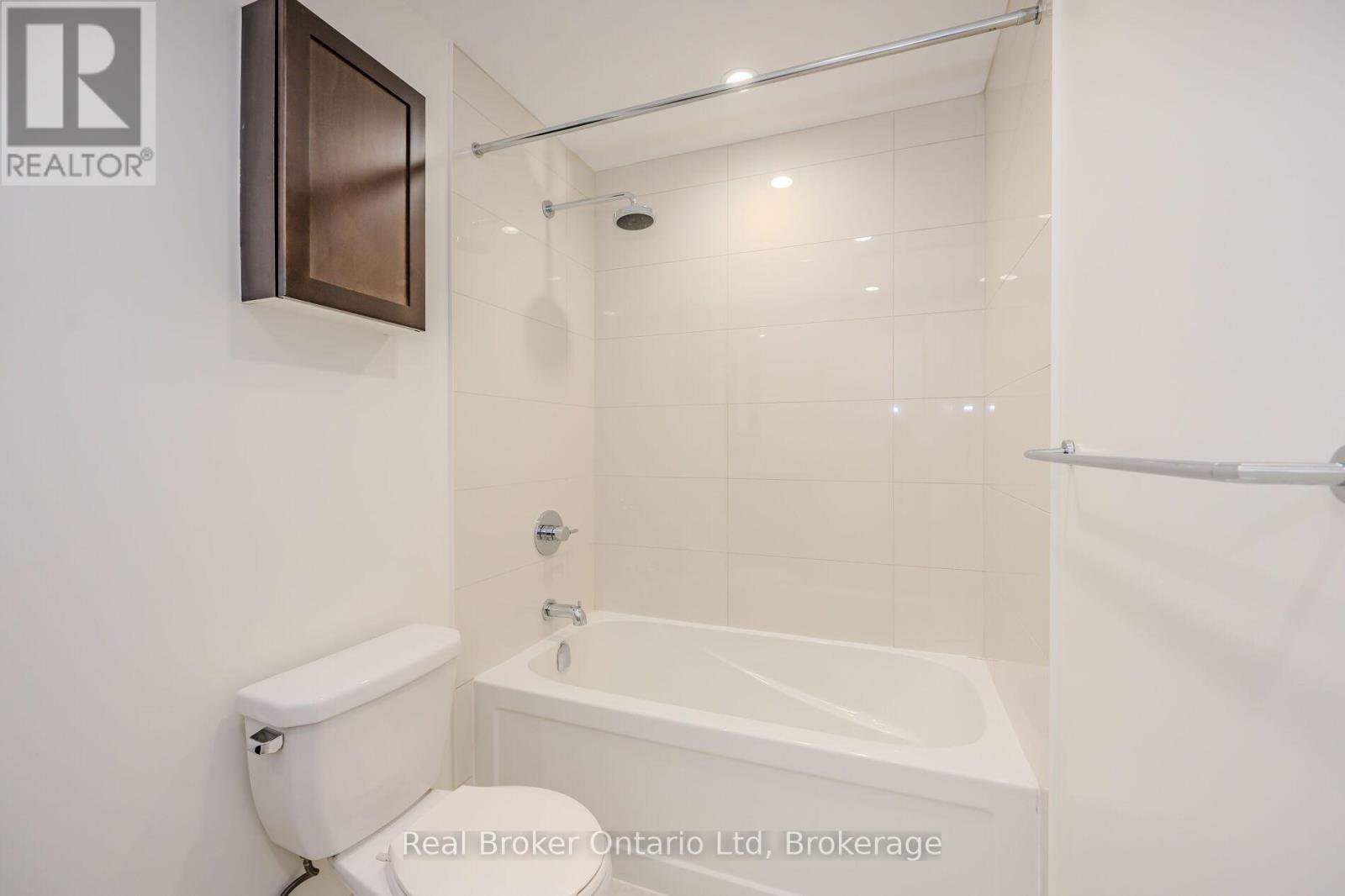 2104 - 2560 Eglinton Avenue W, Mississauga, Ontario  L5M 0Y3 - Photo 18 - W12976316