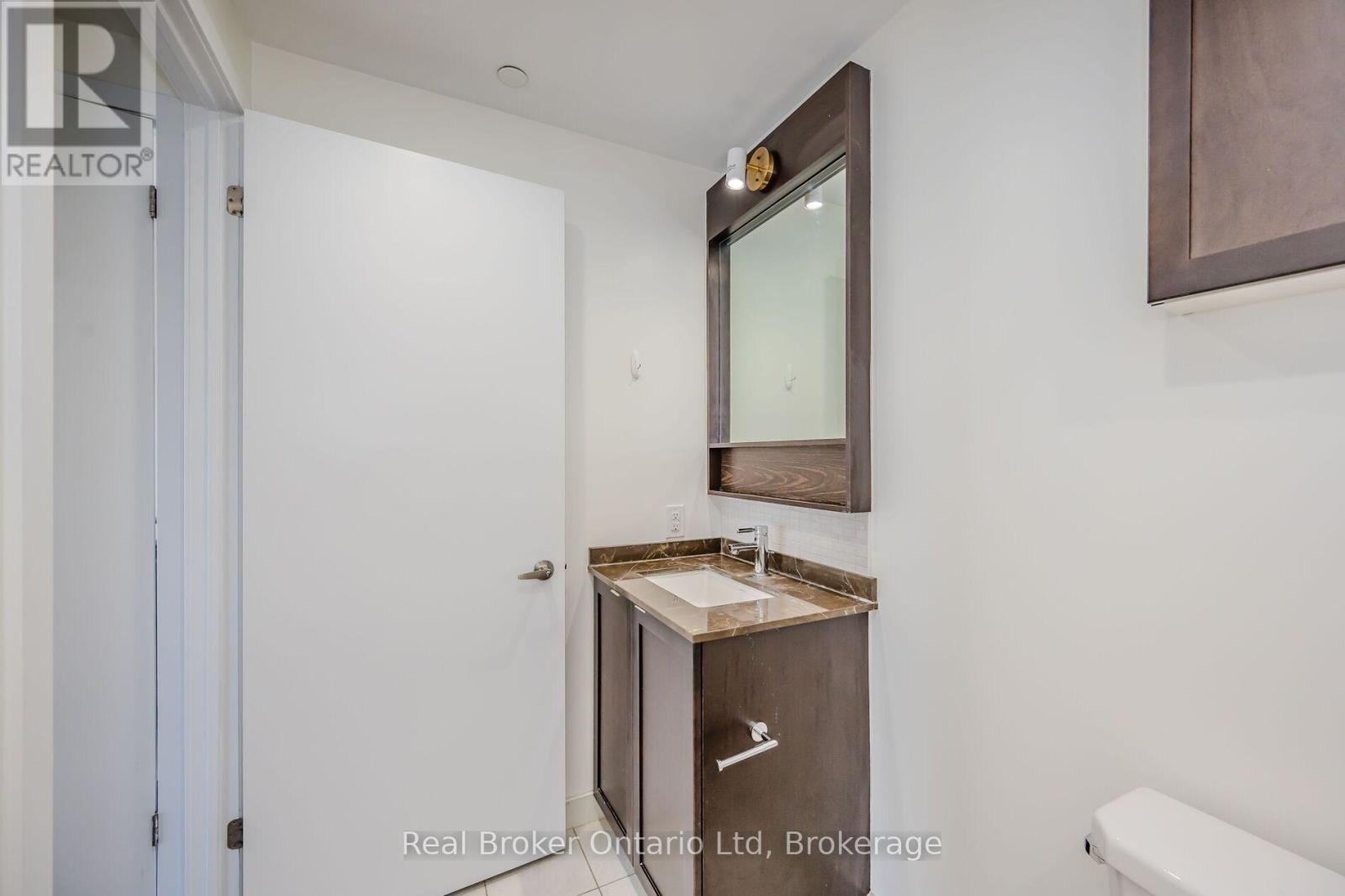 2104 - 2560 Eglinton Avenue W, Mississauga, Ontario  L5M 0Y3 - Photo 19 - W12976316