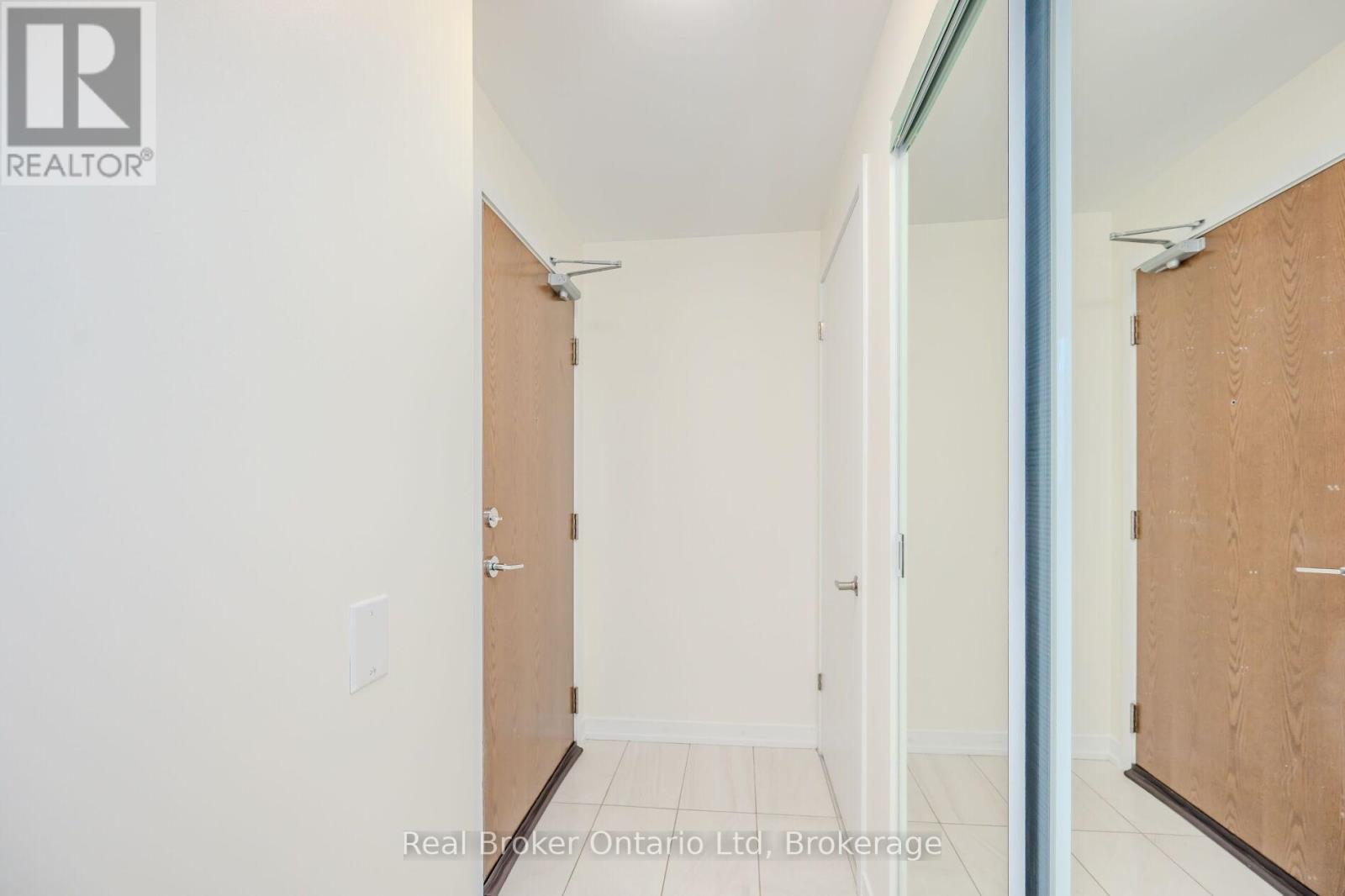 2104 - 2560 Eglinton Avenue W, Mississauga, Ontario  L5M 0Y3 - Photo 5 - W12976316