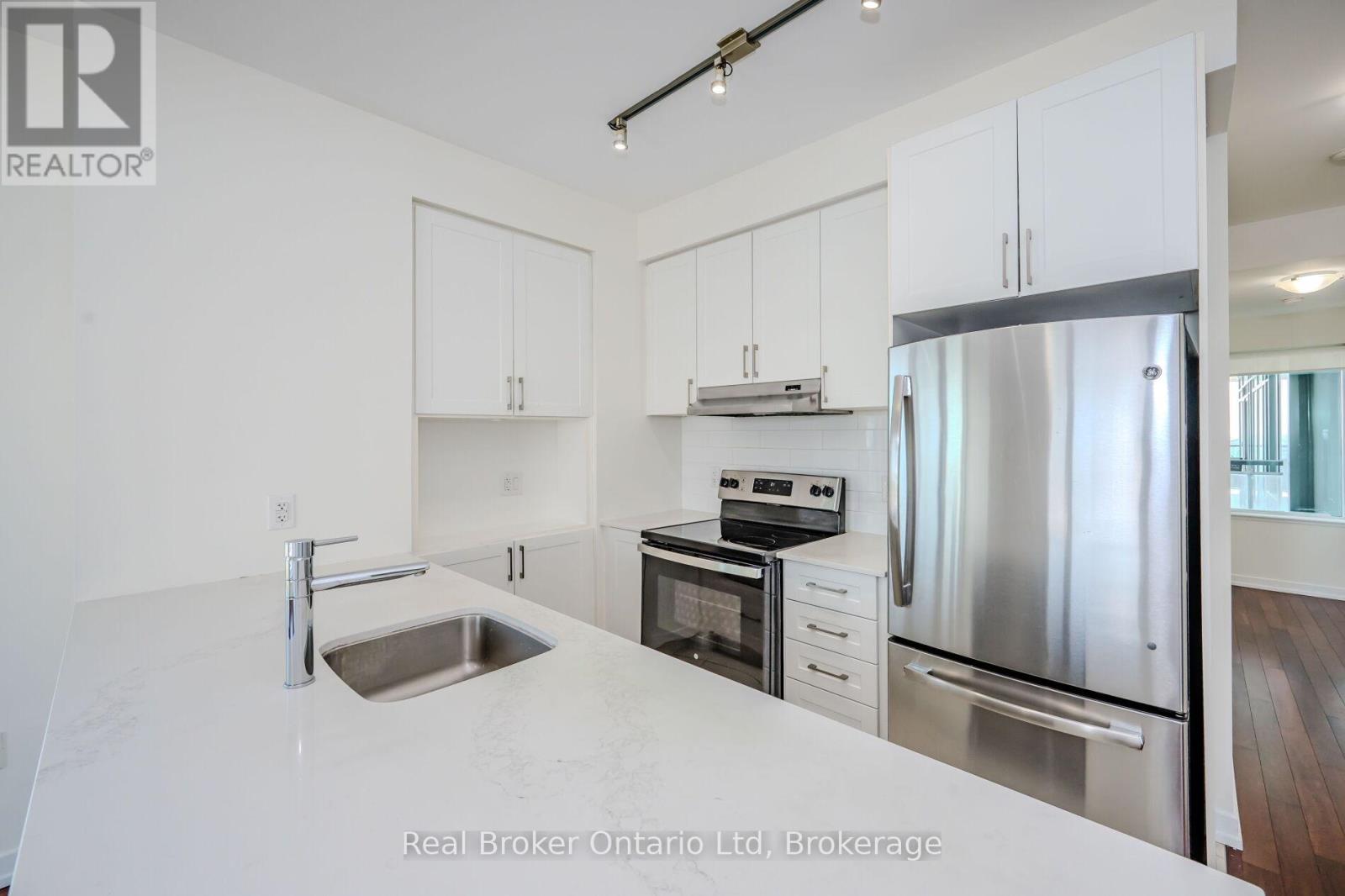 2104 - 2560 Eglinton Avenue W, Mississauga, Ontario  L5M 0Y3 - Photo 8 - W12976316