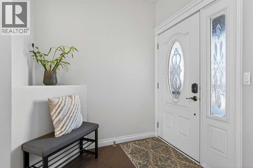 122 Springbluff Boulevard SW, Calgary, Alberta  T3H 4V3 - Photo 3 - A2296119