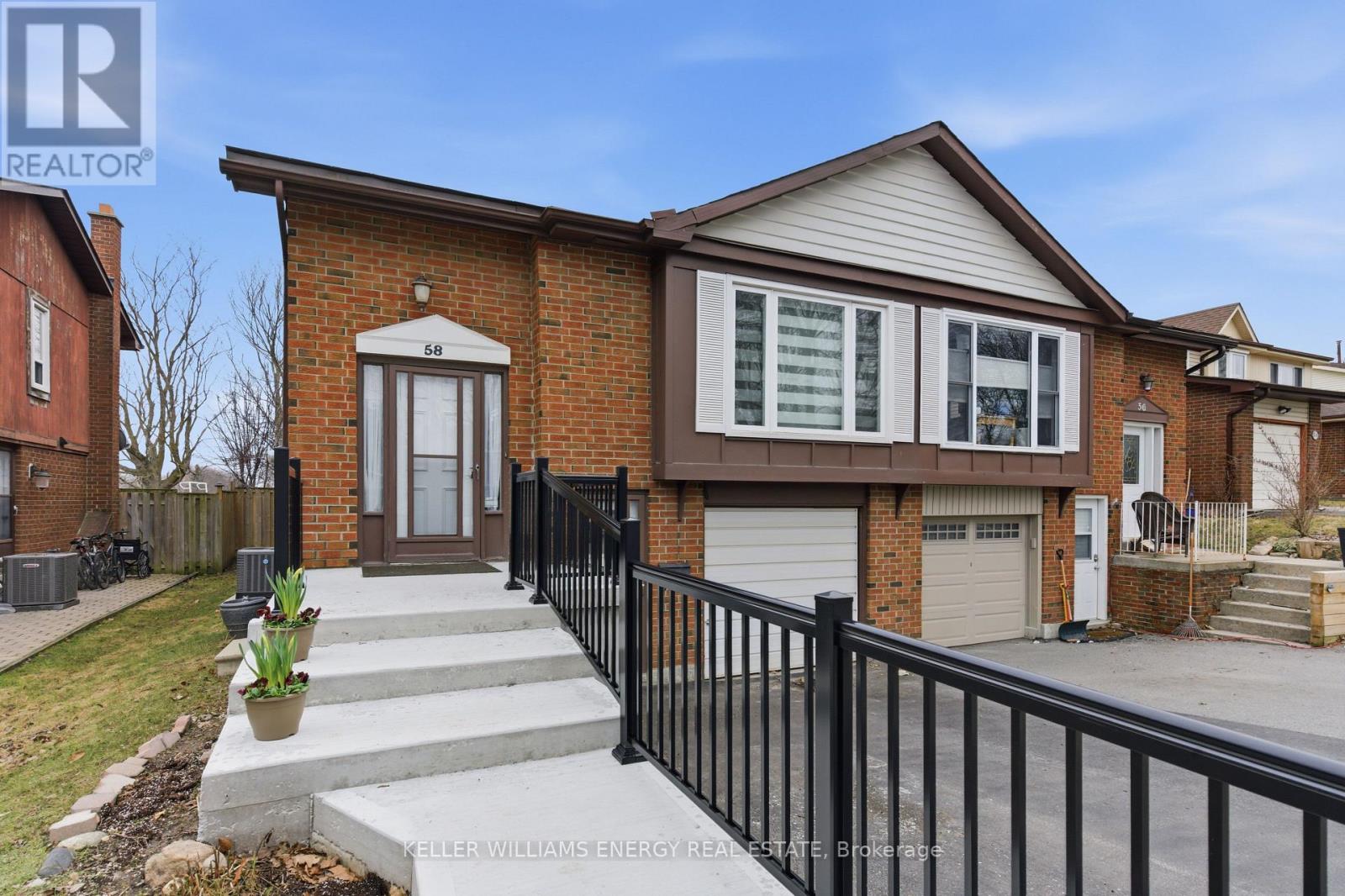 58 Muir Crescent, Whitby, Ontario L1P 1B6 - Photo 3 - E12976374