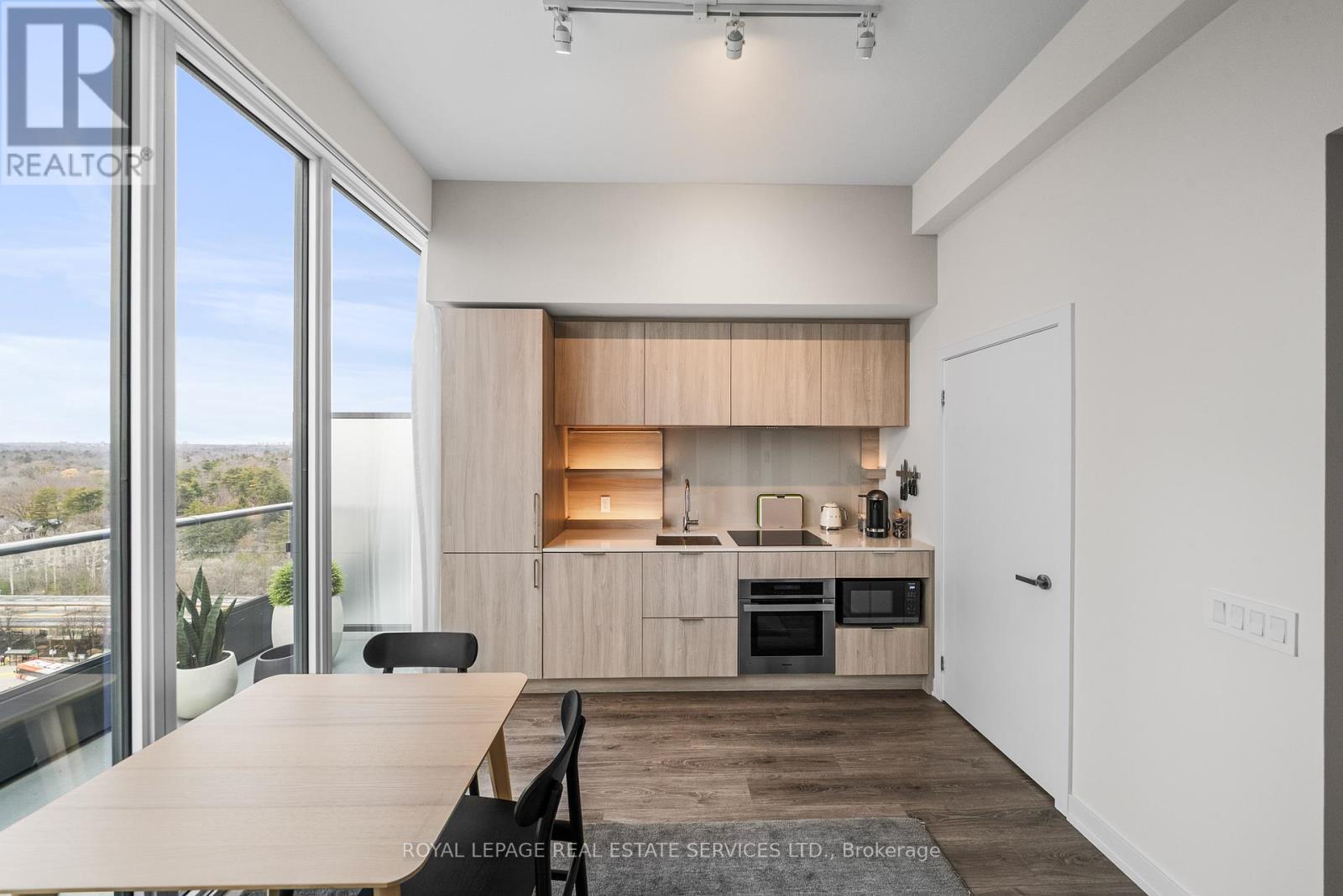 1409 - 28 Ann Street, Mississauga, Ontario  L5G 0E1 - Photo 4 - W12975898