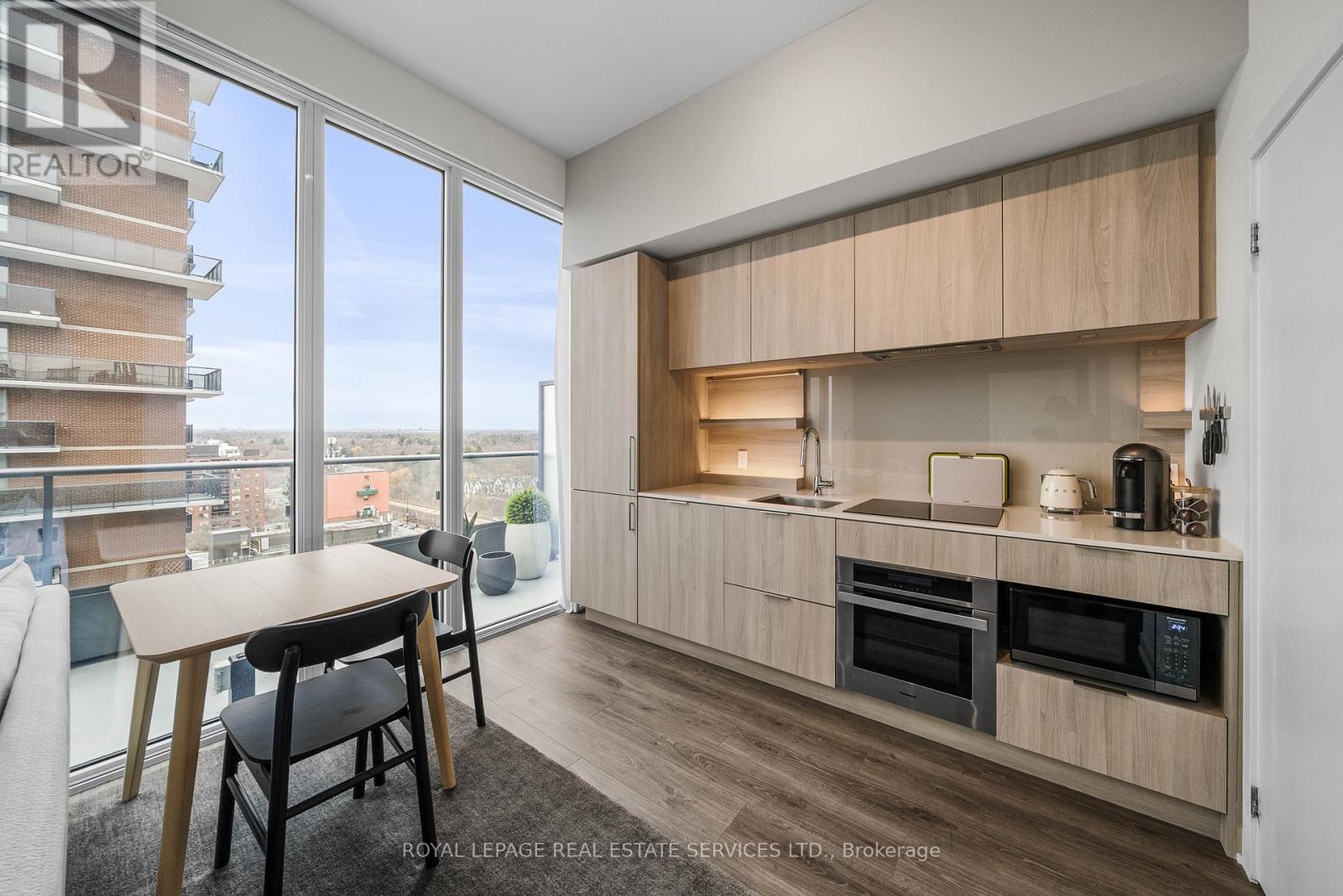 1409 - 28 Ann Street, Mississauga, Ontario  L5G 0E1 - Photo 5 - W12975898