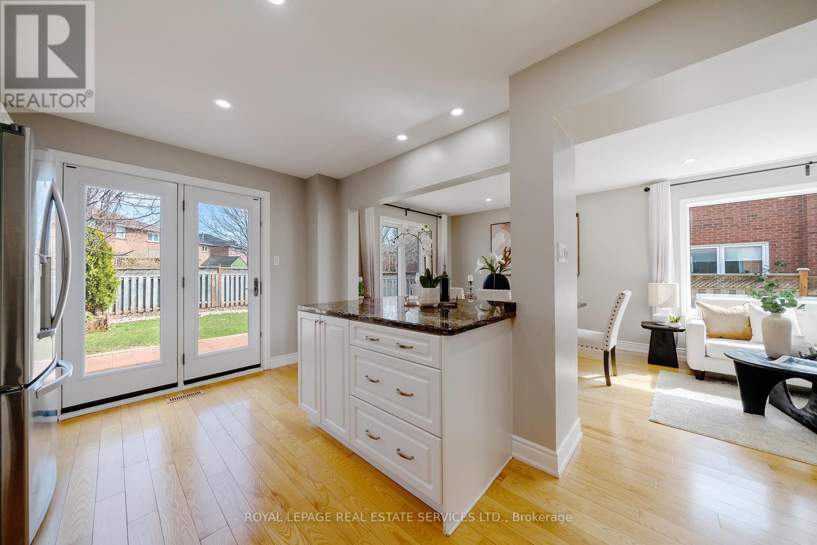 2357 Mowat Avenue, Oakville, Ontario  L6H 5X3 - Photo 18 - W12975904