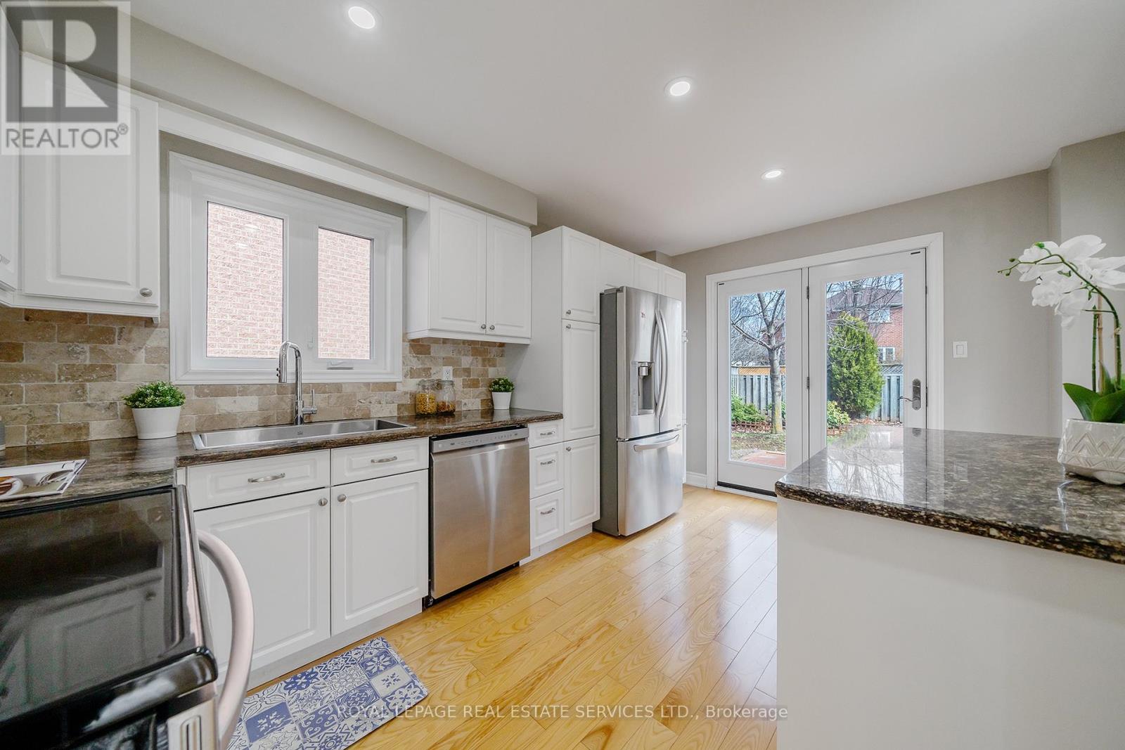 2357 Mowat Avenue, Oakville, Ontario  L6H 5X3 - Photo 20 - W12975904