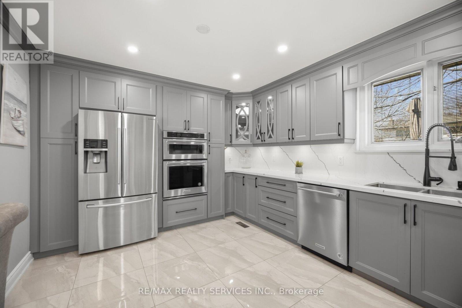 68 Elgin Drive, Brampton, Ontario  L6Y 1A8 - Photo 16 - W12975920