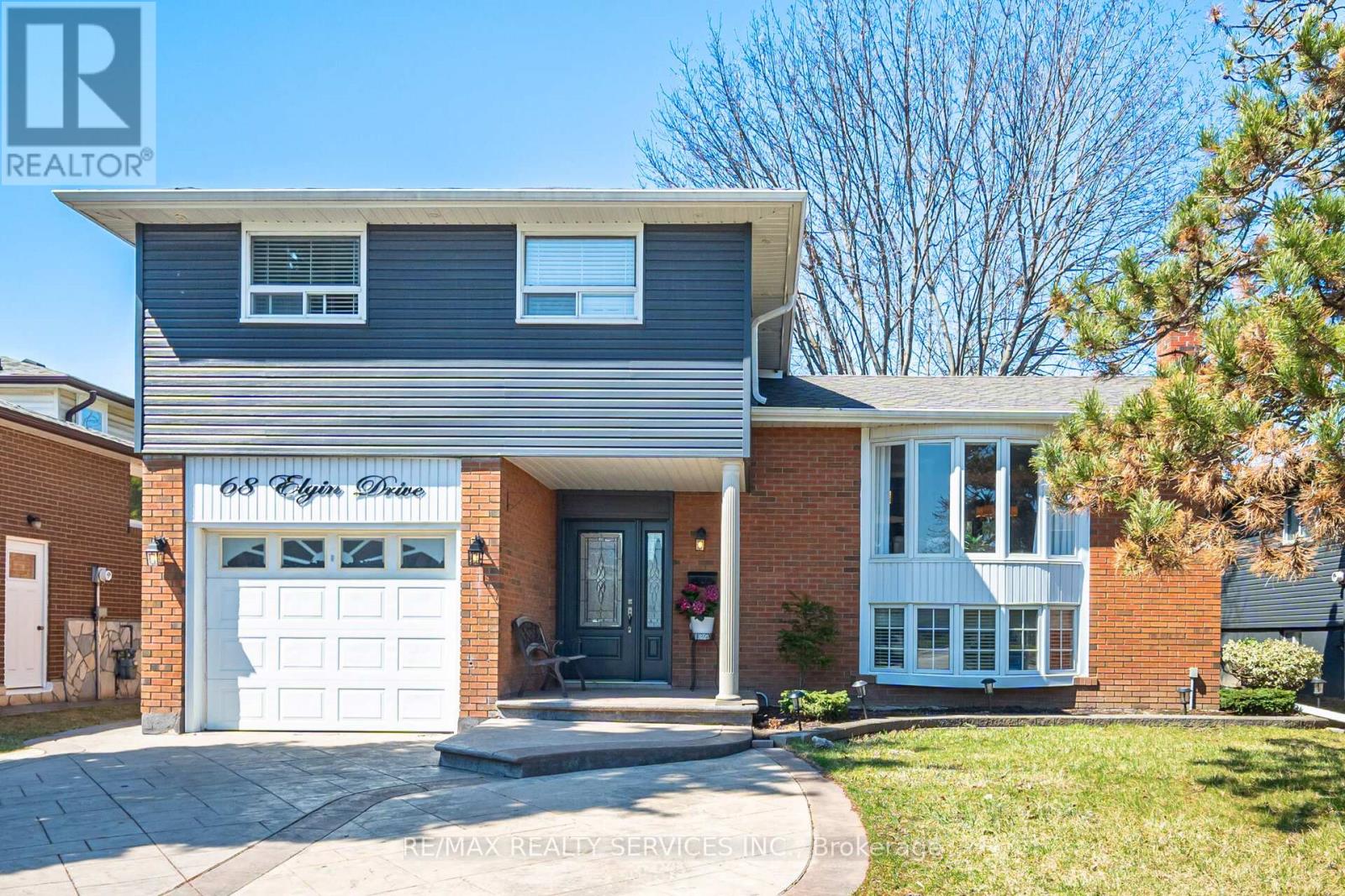 68 Elgin Drive, Brampton, Ontario  L6Y 1A8 - Photo 3 - W12975920