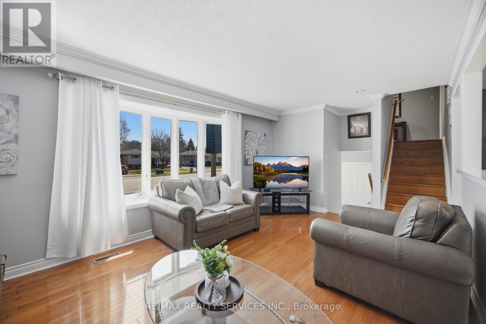 68 Elgin Drive, Brampton, Ontario  L6Y 1A8 - Photo 8 - W12975920