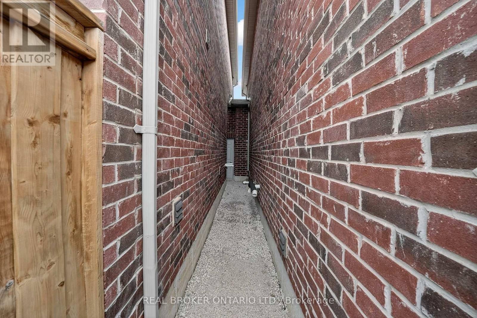 82 Upper Canada Court, Halton Hills, Ontario  L7G 0L2 - Photo 35 - W12975940