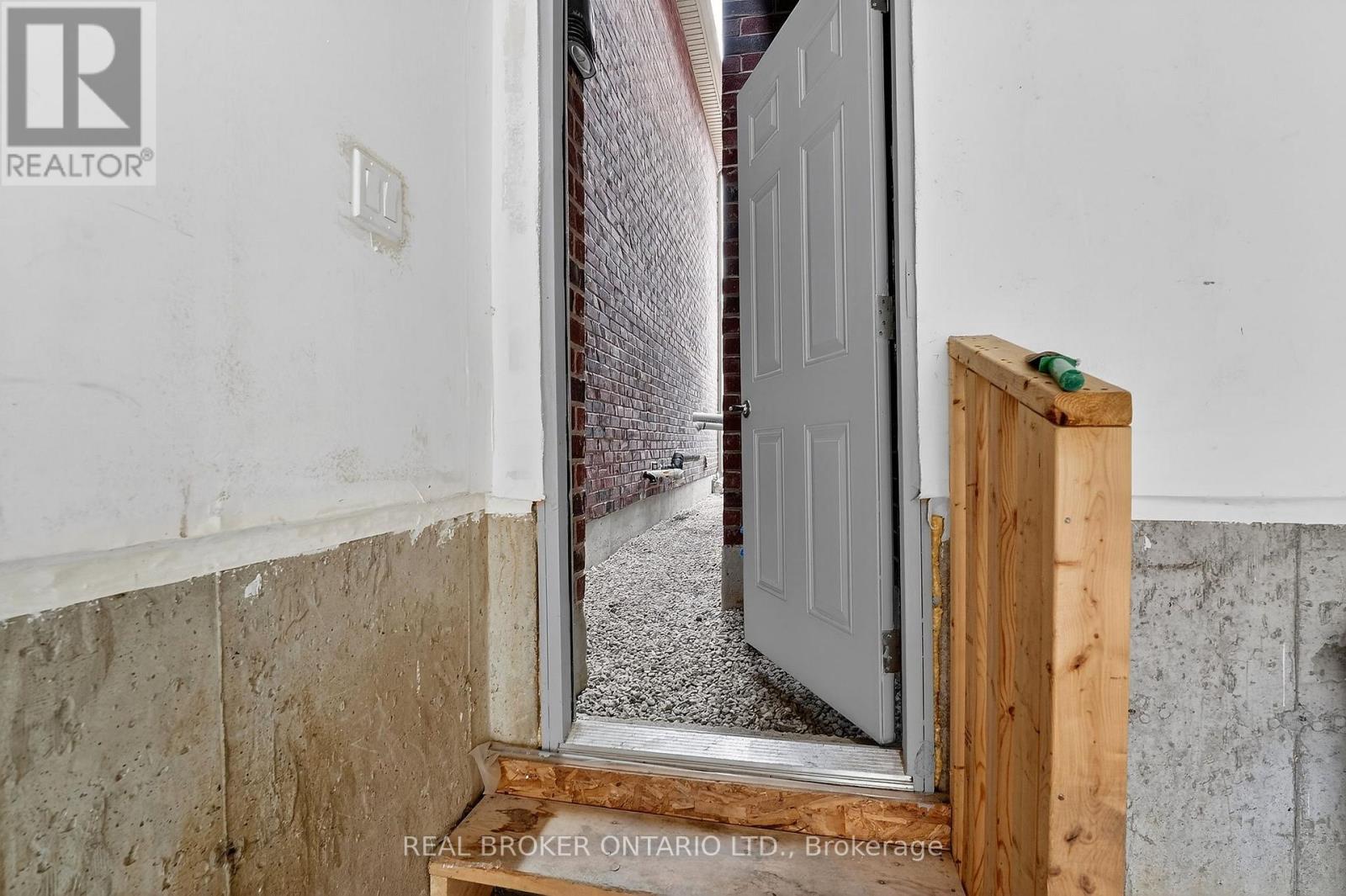 82 Upper Canada Court, Halton Hills, Ontario  L7G 0L2 - Photo 37 - W12975940