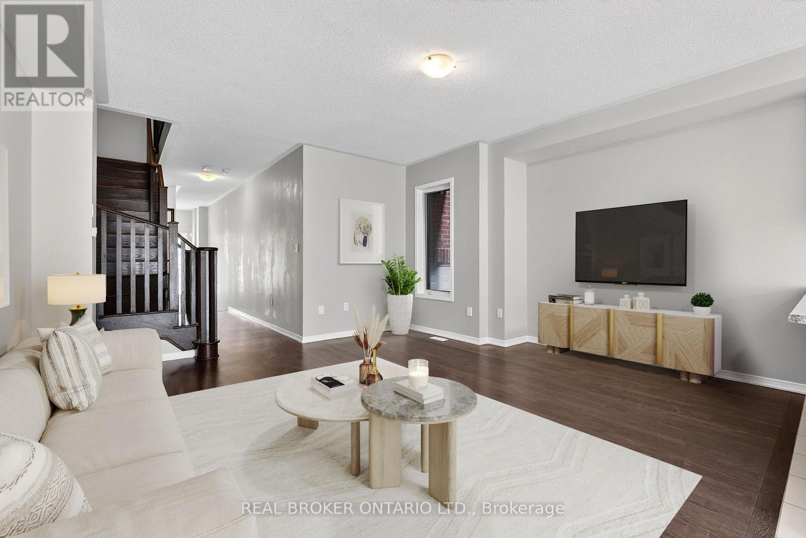 82 Upper Canada Court, Halton Hills, Ontario  L7G 0L2 - Photo 4 - W12975940