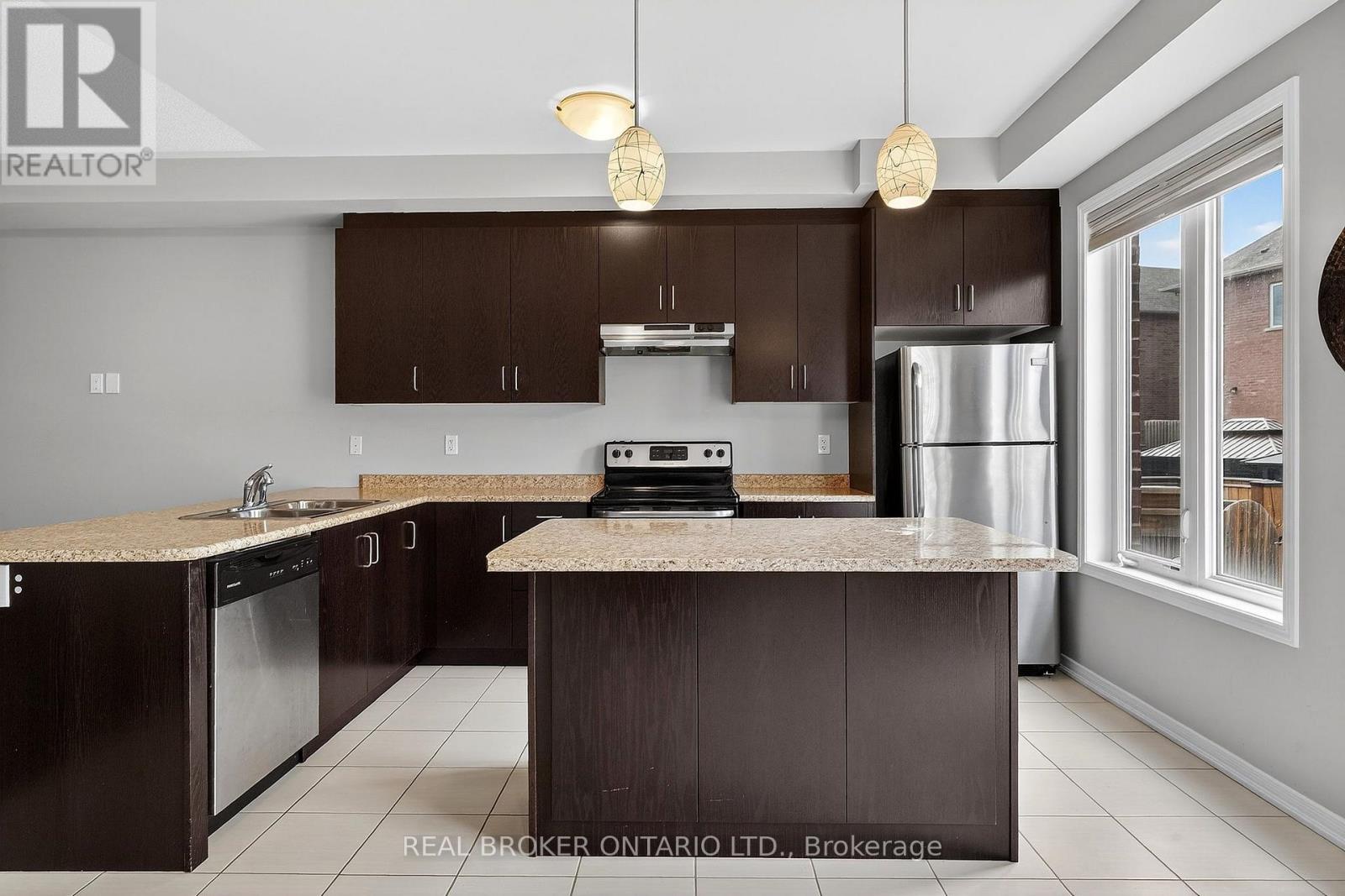 82 Upper Canada Court, Halton Hills, Ontario  L7G 0L2 - Photo 7 - W12975940