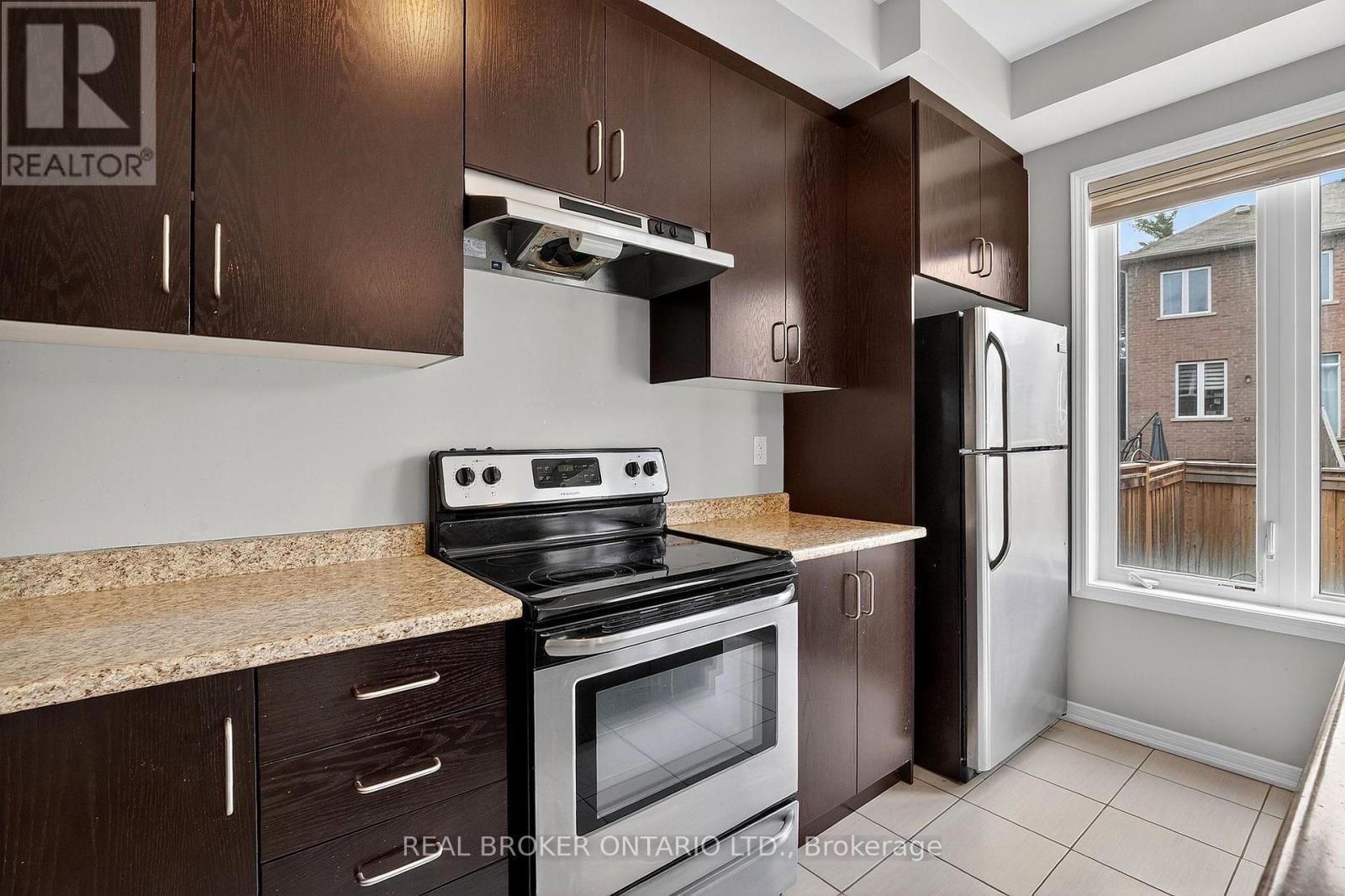 82 Upper Canada Court, Halton Hills, Ontario  L7G 0L2 - Photo 8 - W12975940