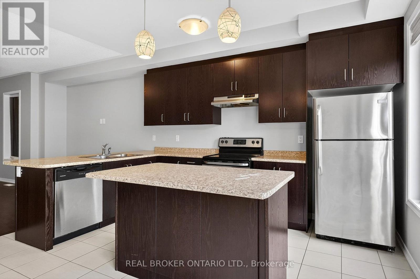 82 Upper Canada Court, Halton Hills, Ontario  L7G 0L2 - Photo 9 - W12975940