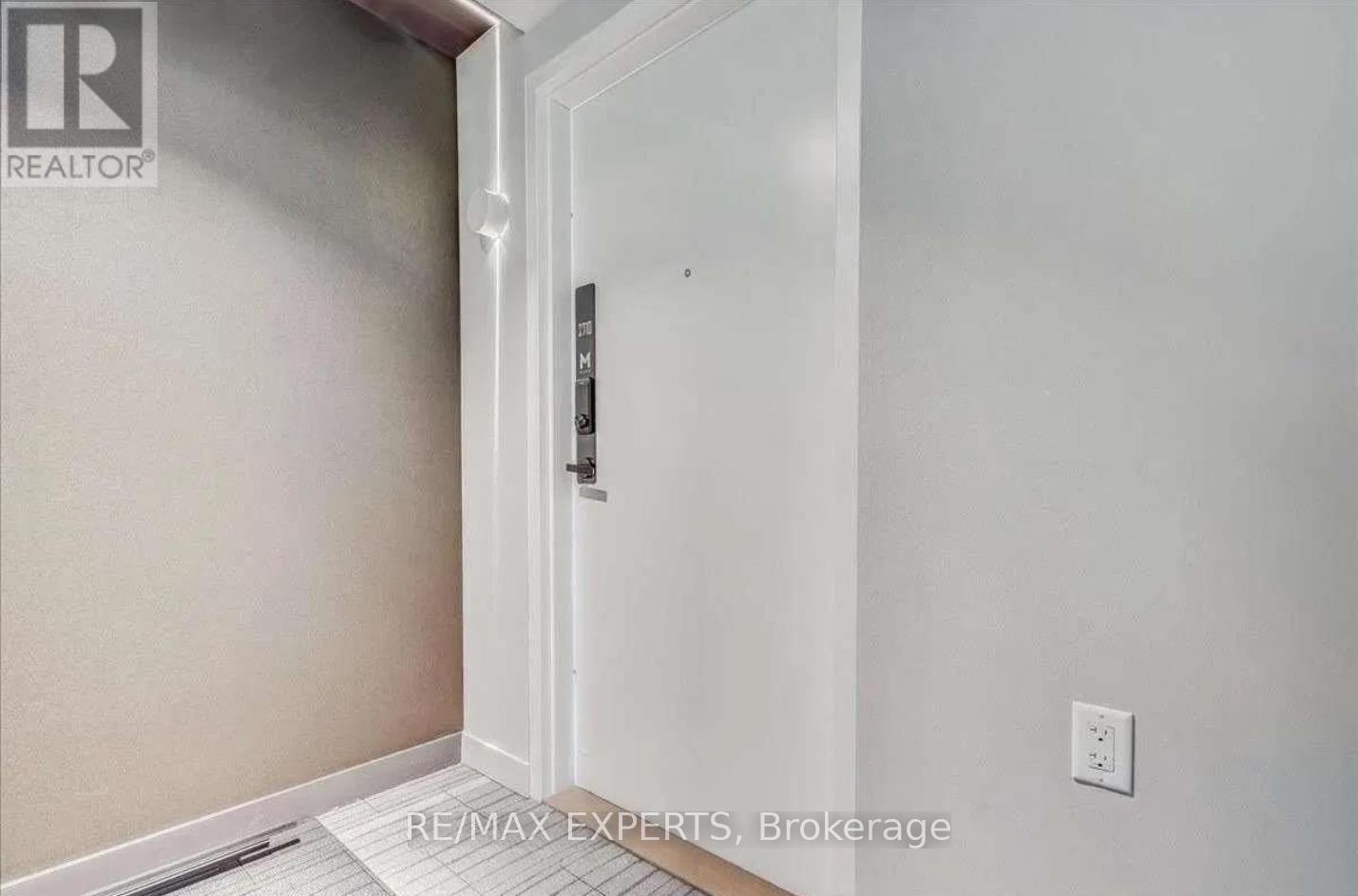 2710 - 3900 Confederation Parkway, Mississauga, Ontario  L5B 0M3 - Photo 3 - W12975950