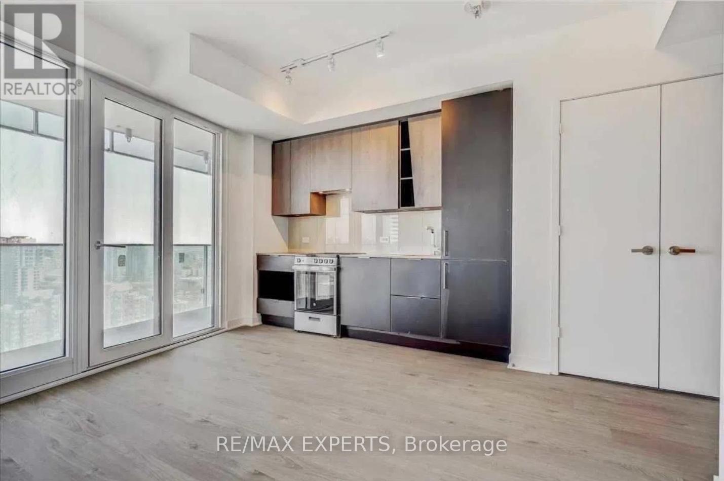 2710 - 3900 Confederation Parkway, Mississauga, Ontario  L5B 0M3 - Photo 6 - W12975950