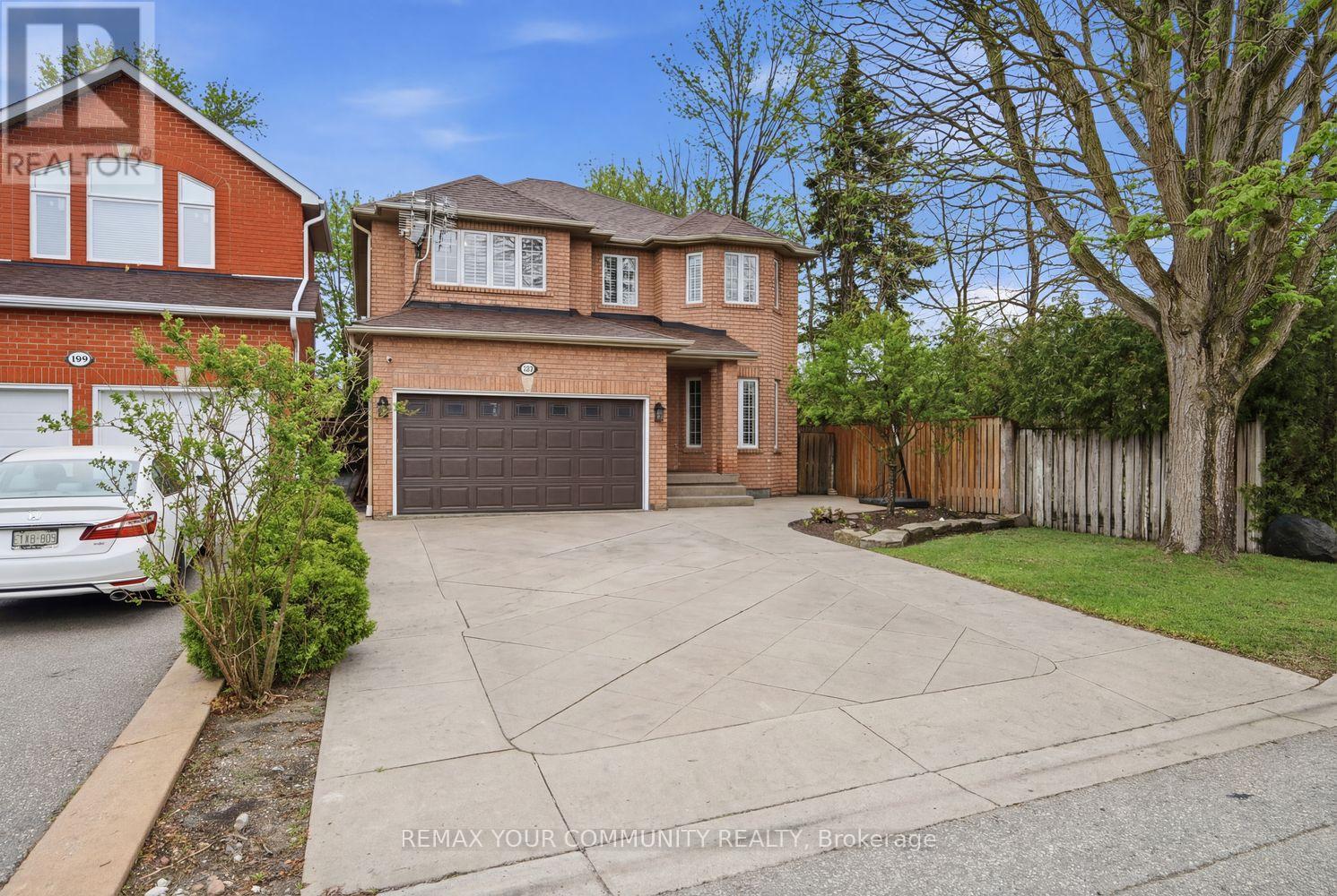 405 SEARLES COURT, Mississauga, Ontario