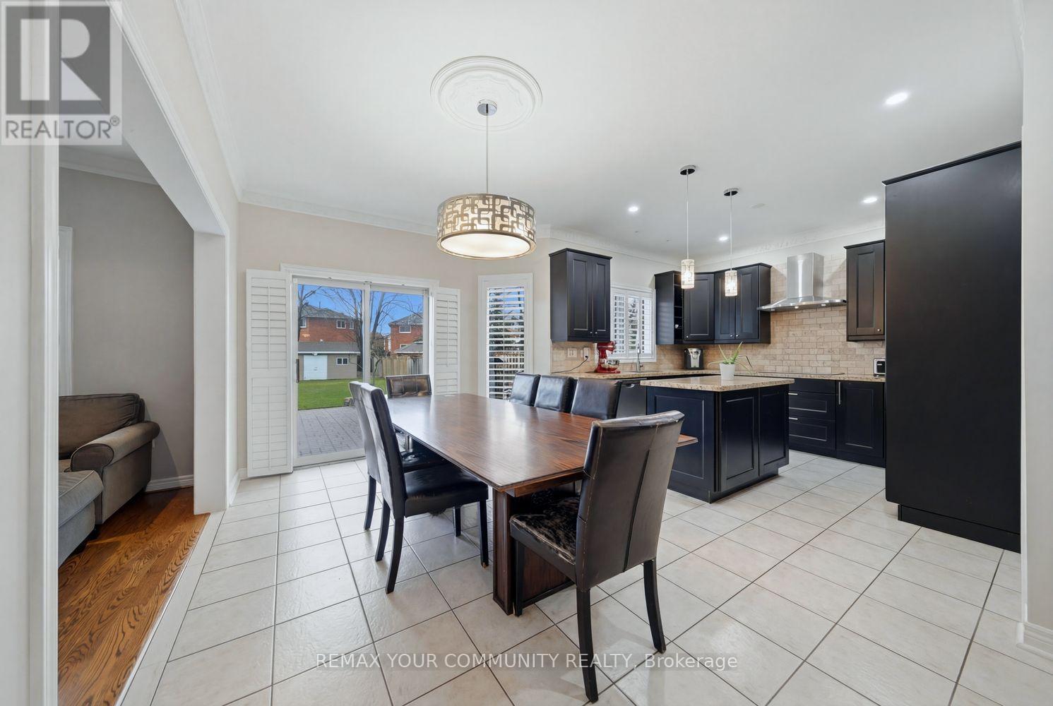 405 Searles Court, Mississauga, Ontario  L5R 2C6 - Photo 11 - W12975962