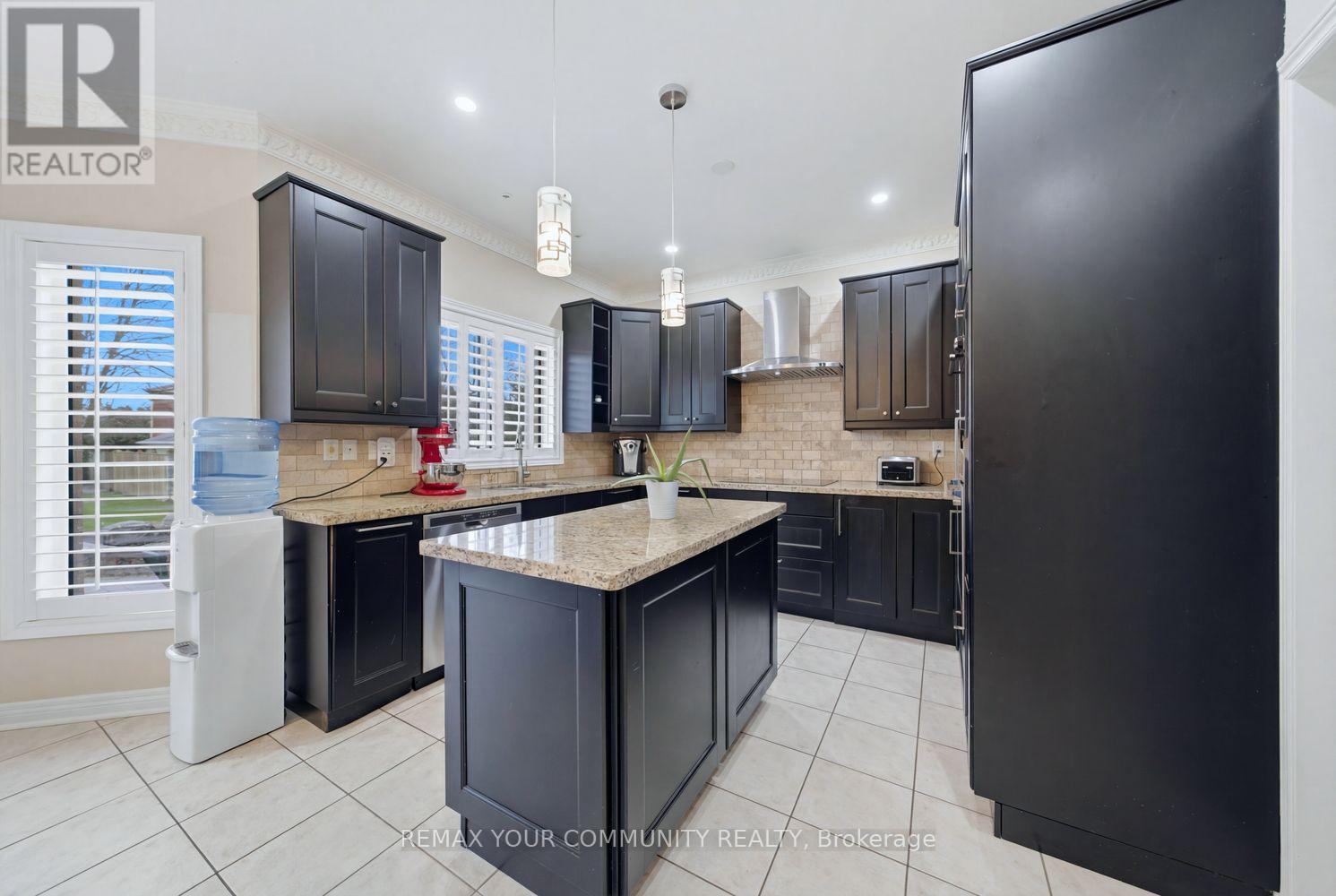 405 Searles Court, Mississauga, Ontario  L5R 2C6 - Photo 12 - W12975962