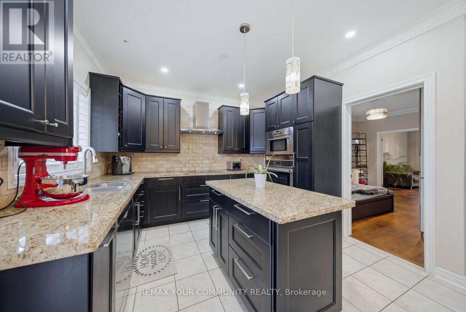 405 Searles Court, Mississauga, Ontario  L5R 2C6 - Photo 13 - W12975962