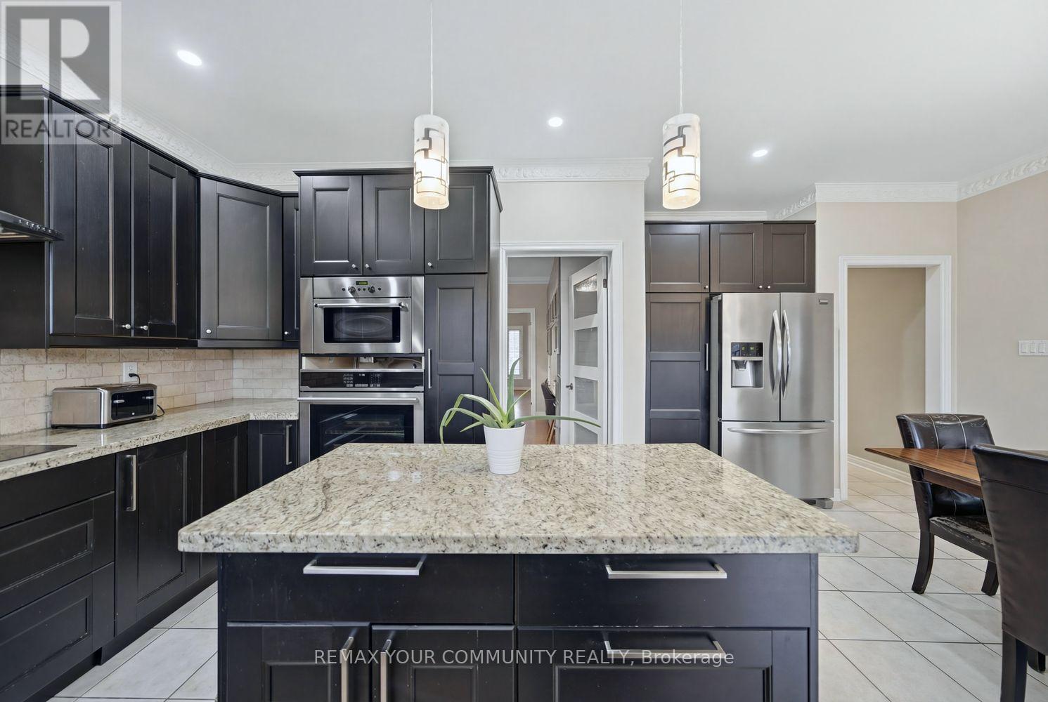 405 Searles Court, Mississauga, Ontario  L5R 2C6 - Photo 14 - W12975962