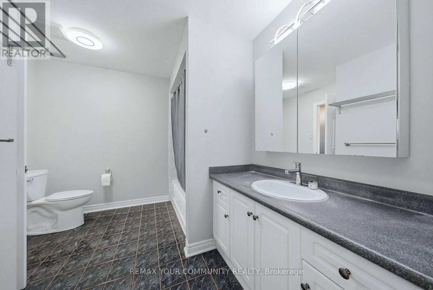 405 Searles Court, Mississauga, Ontario  L5R 2C6 - Photo 32 - W12975962