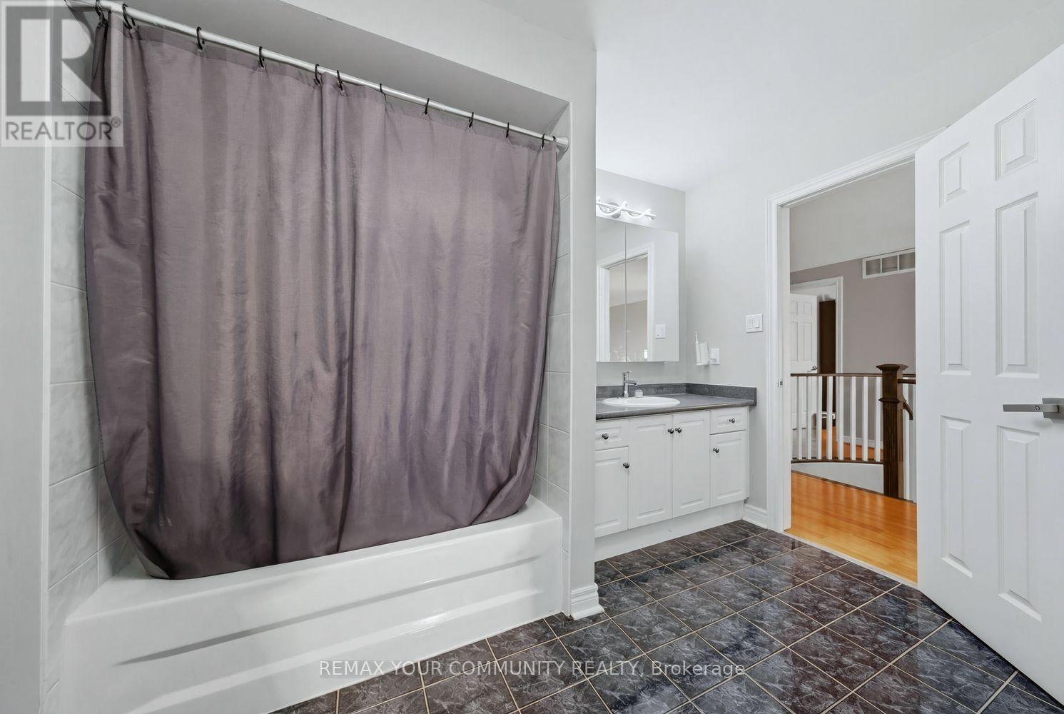 405 Searles Court, Mississauga, Ontario  L5R 2C6 - Photo 33 - W12975962