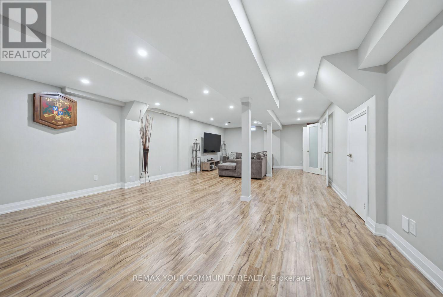 405 Searles Court, Mississauga, Ontario  L5R 2C6 - Photo 35 - W12975962