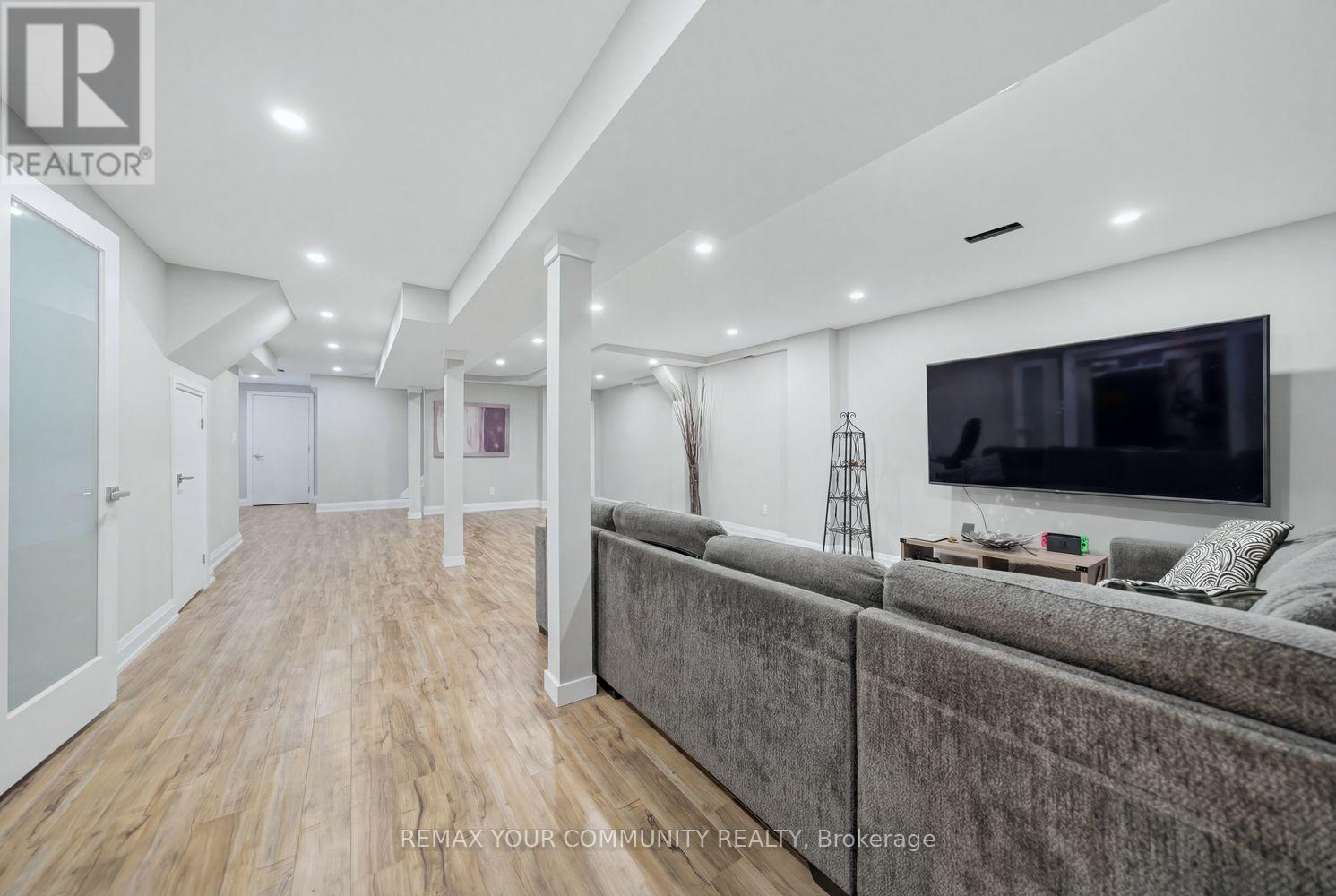 405 Searles Court, Mississauga, Ontario  L5R 2C6 - Photo 36 - W12975962