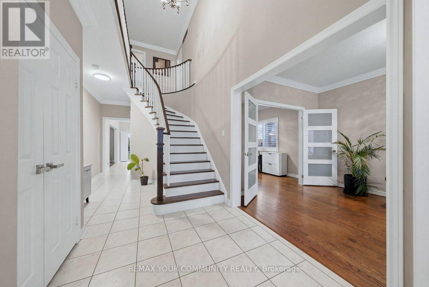 405 Searles Court, Mississauga, Ontario  L5R 2C6 - Photo 5 - W12975962