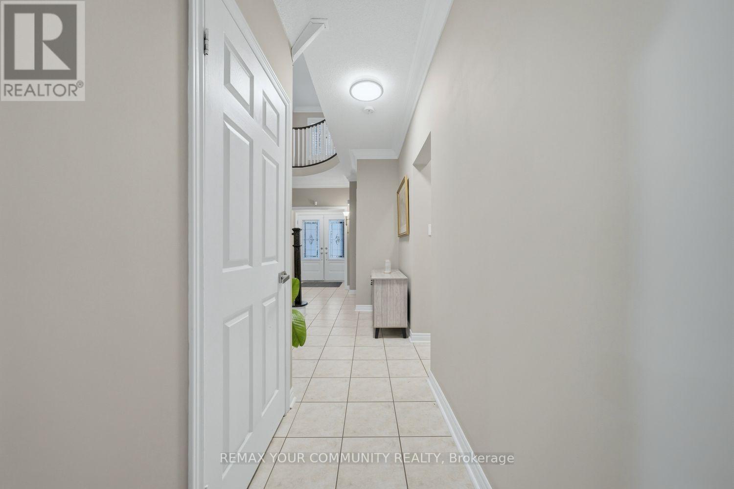 405 Searles Court, Mississauga, Ontario  L5R 2C6 - Photo 6 - W12975962