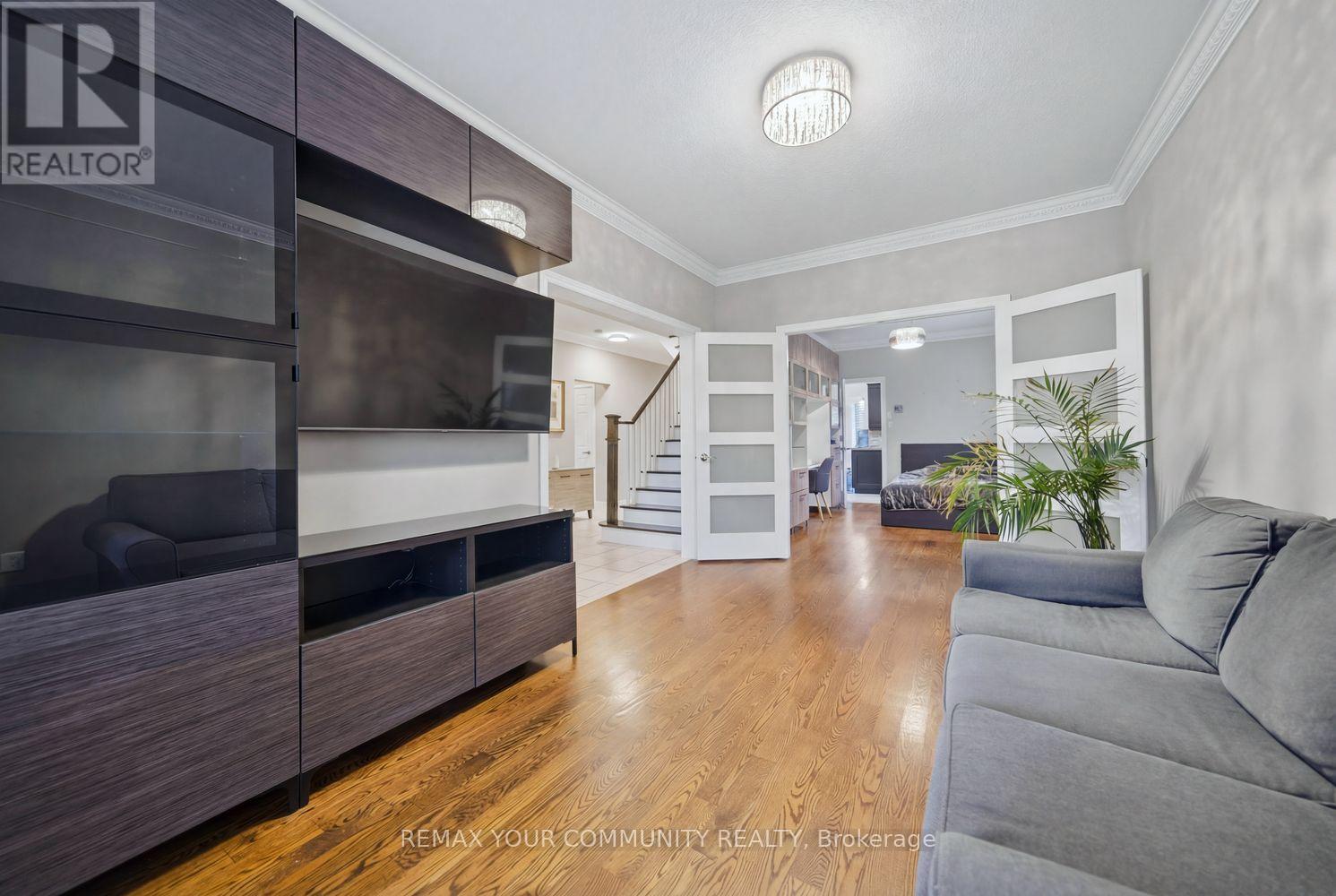 405 Searles Court, Mississauga, Ontario  L5R 2C6 - Photo 8 - W12975962