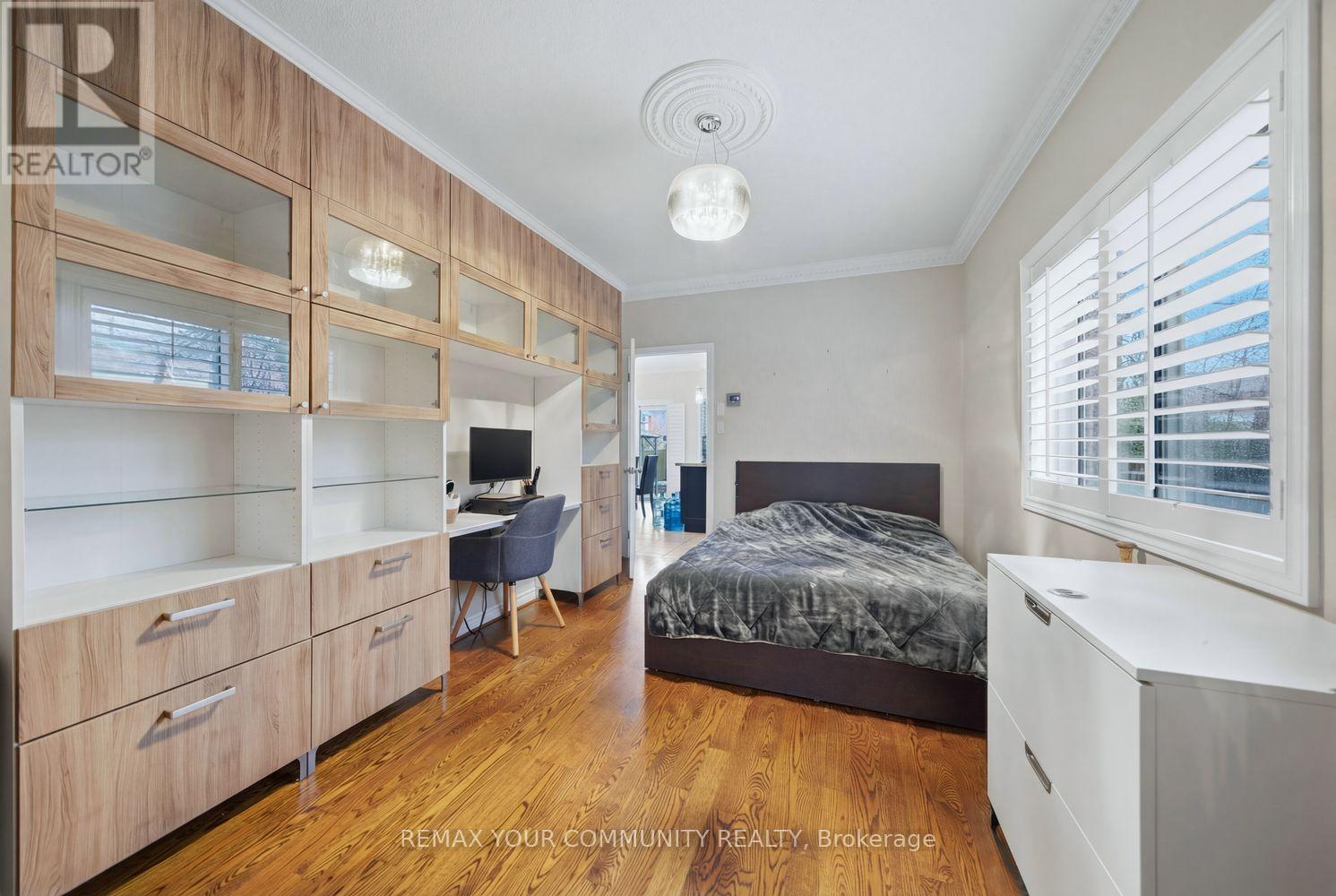 405 Searles Court, Mississauga, Ontario  L5R 2C6 - Photo 9 - W12975962