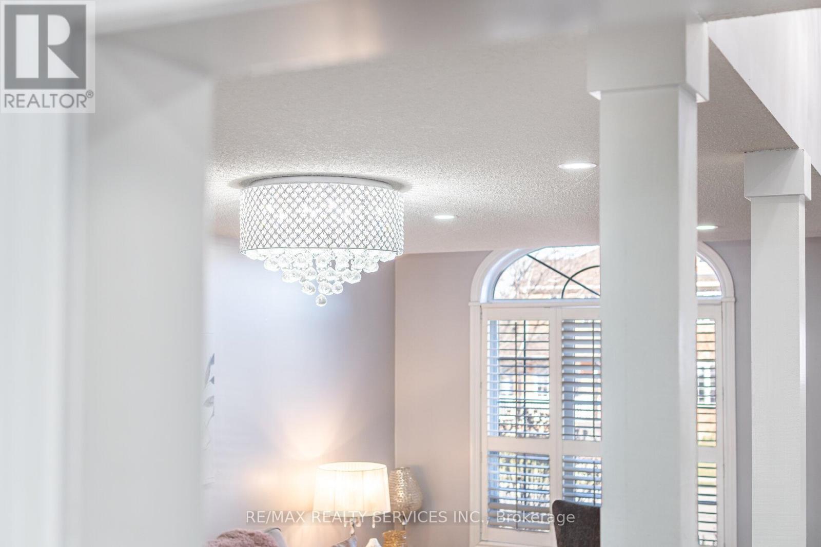 118 Van Scott Drive, Brampton, Ontario  L7A 1N4 - Photo 3 - W12975994